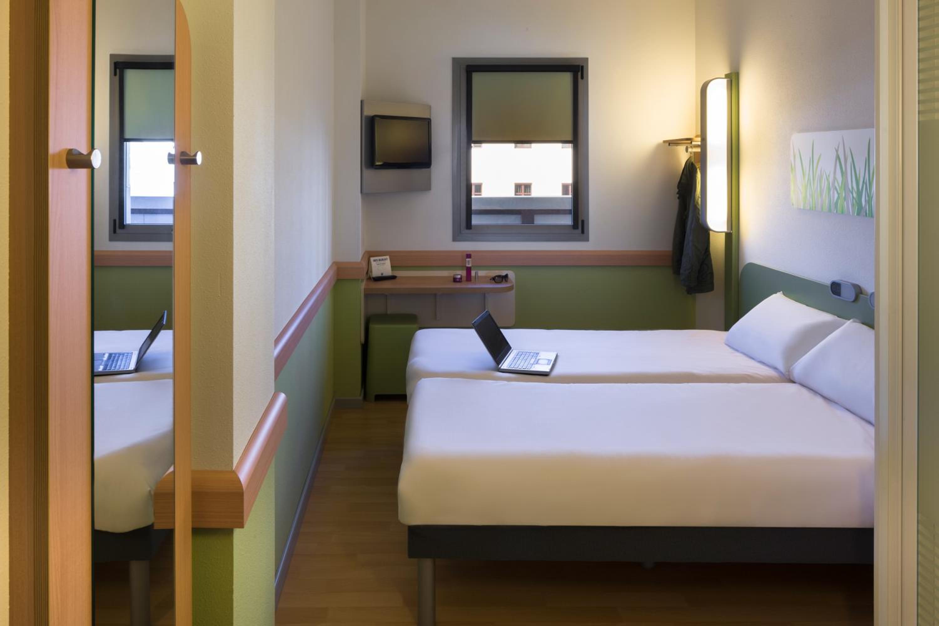 Twin Room - Photo 2