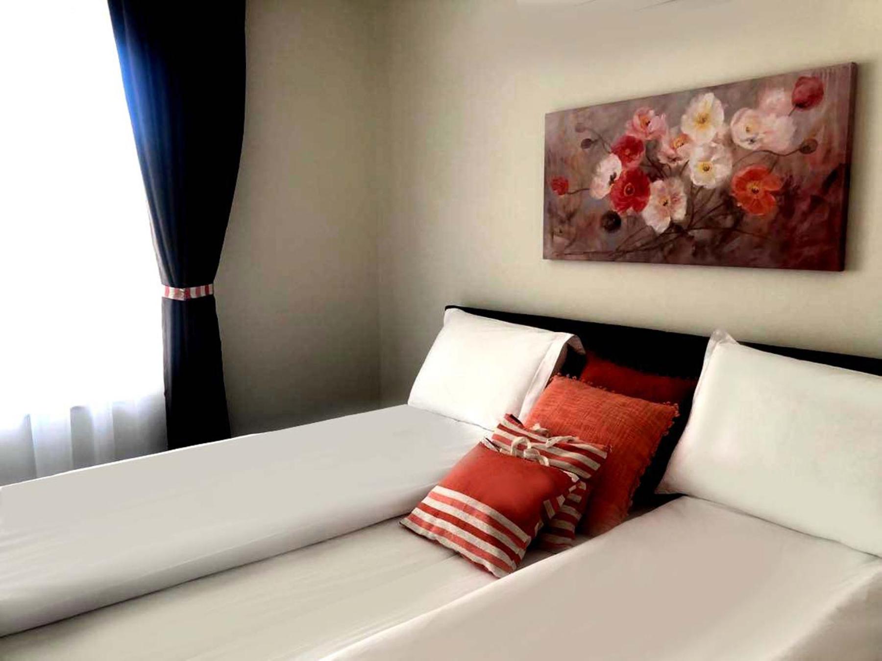 Two-Bedroom Apartment - Photo 19