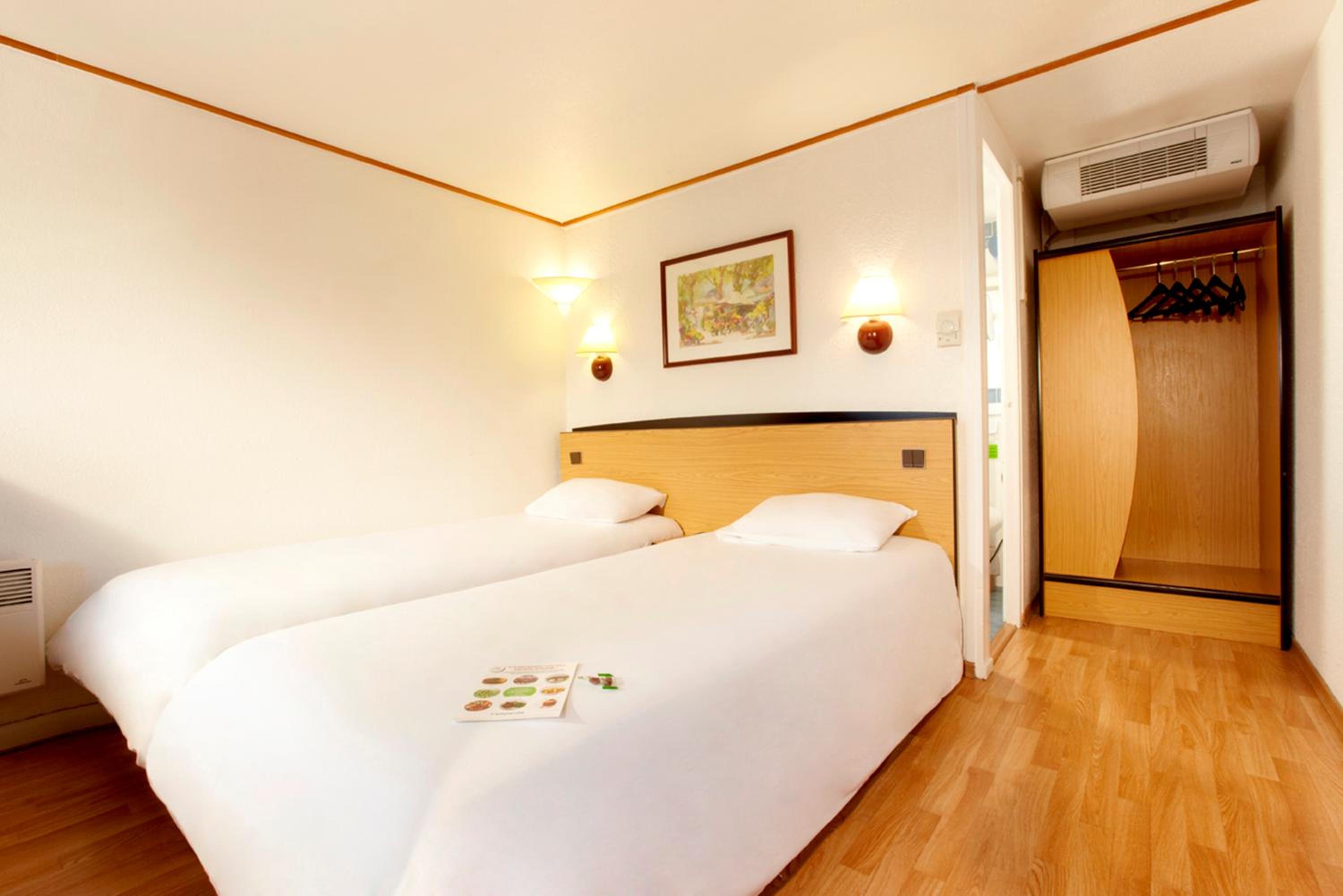 Twin Room - Photo 1