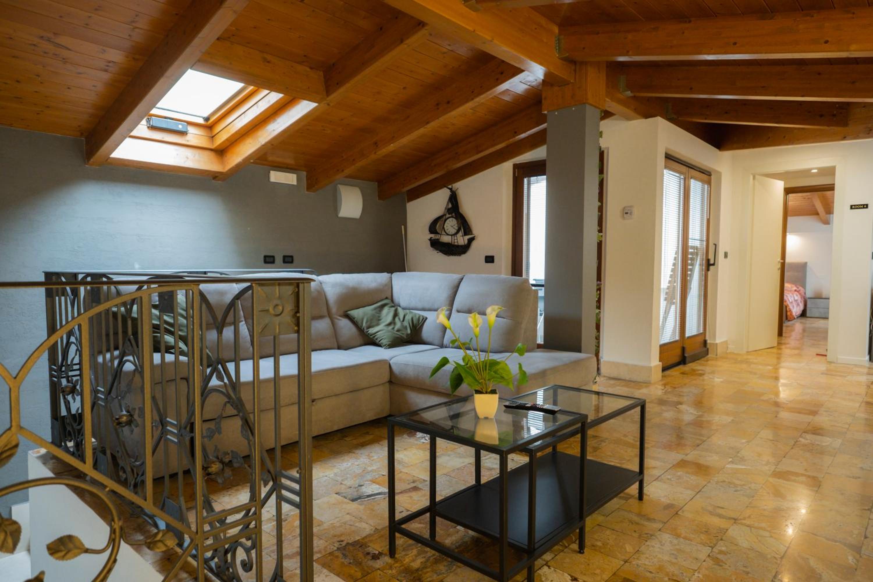 Deluxe Quadruple Room - Photo 11