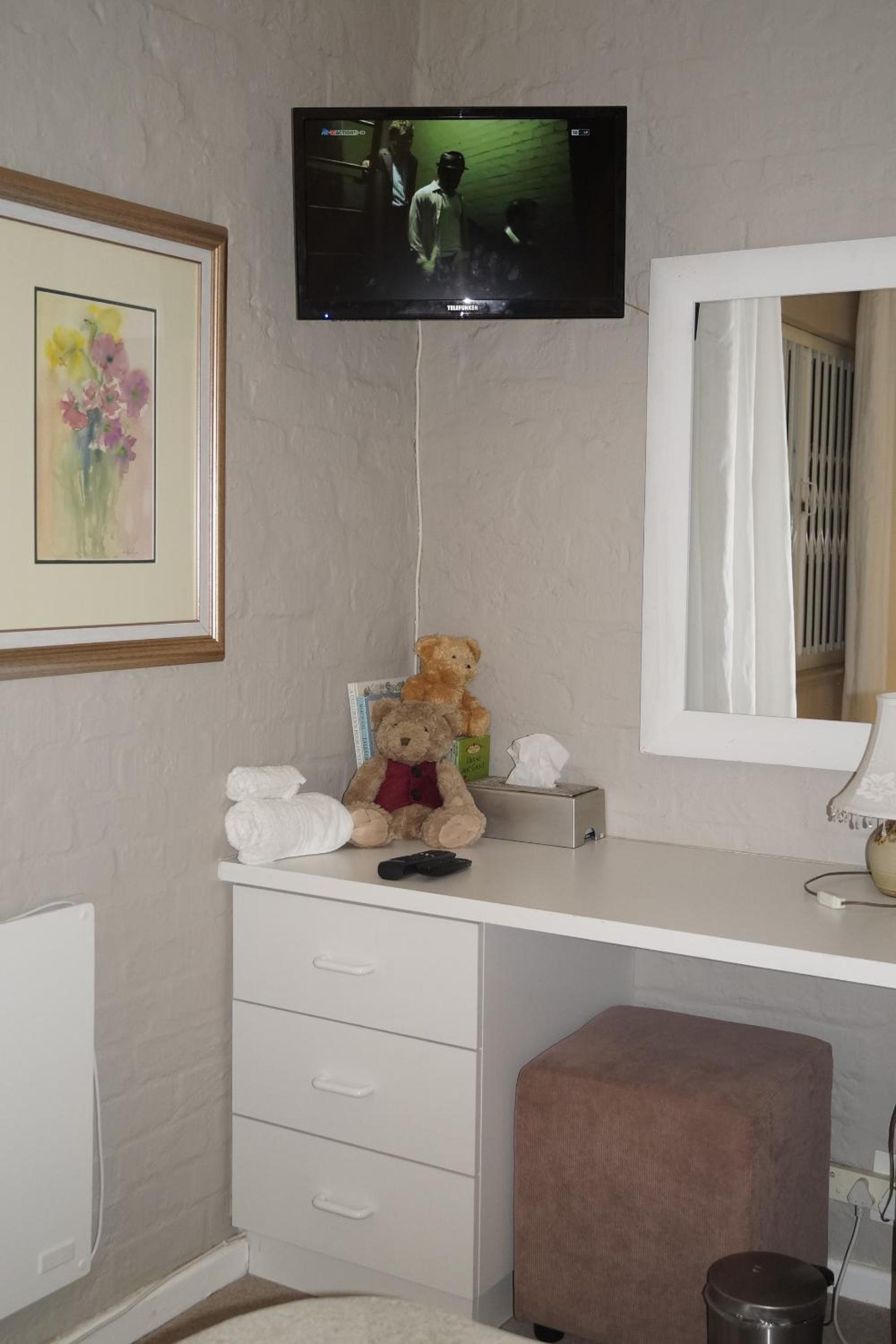 Two-Bedroom Apartment - Photo 2