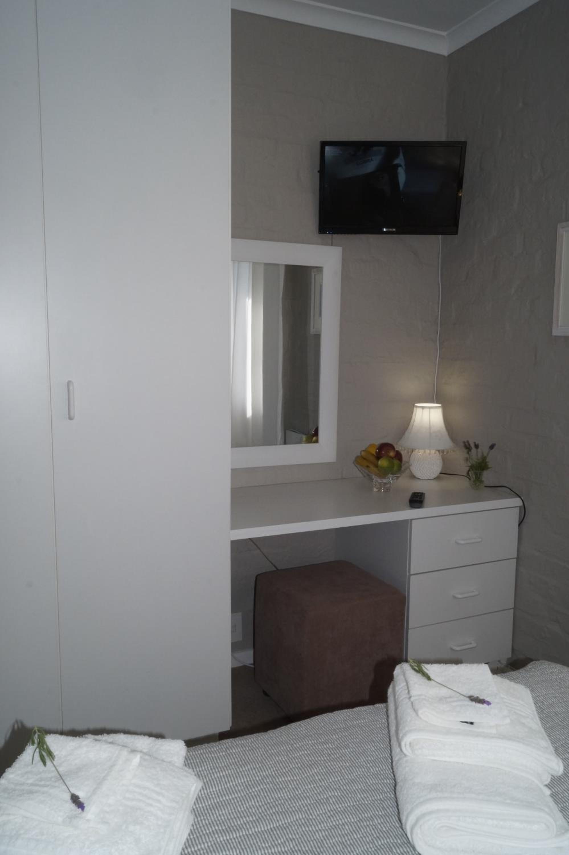 Two-Bedroom Apartment - Photo 8