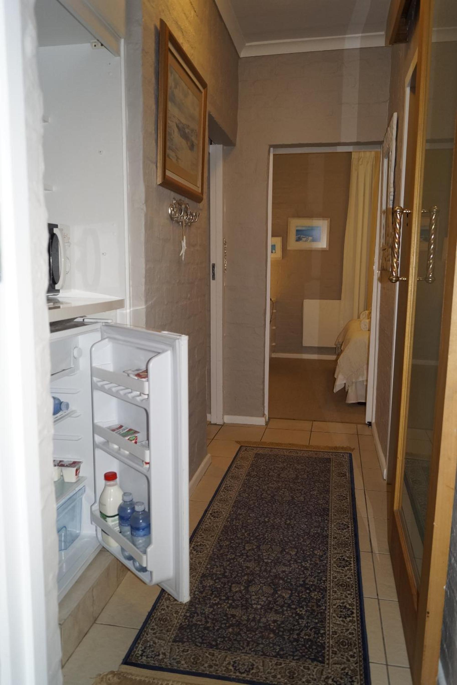 Two-Bedroom Apartment - Photo 3