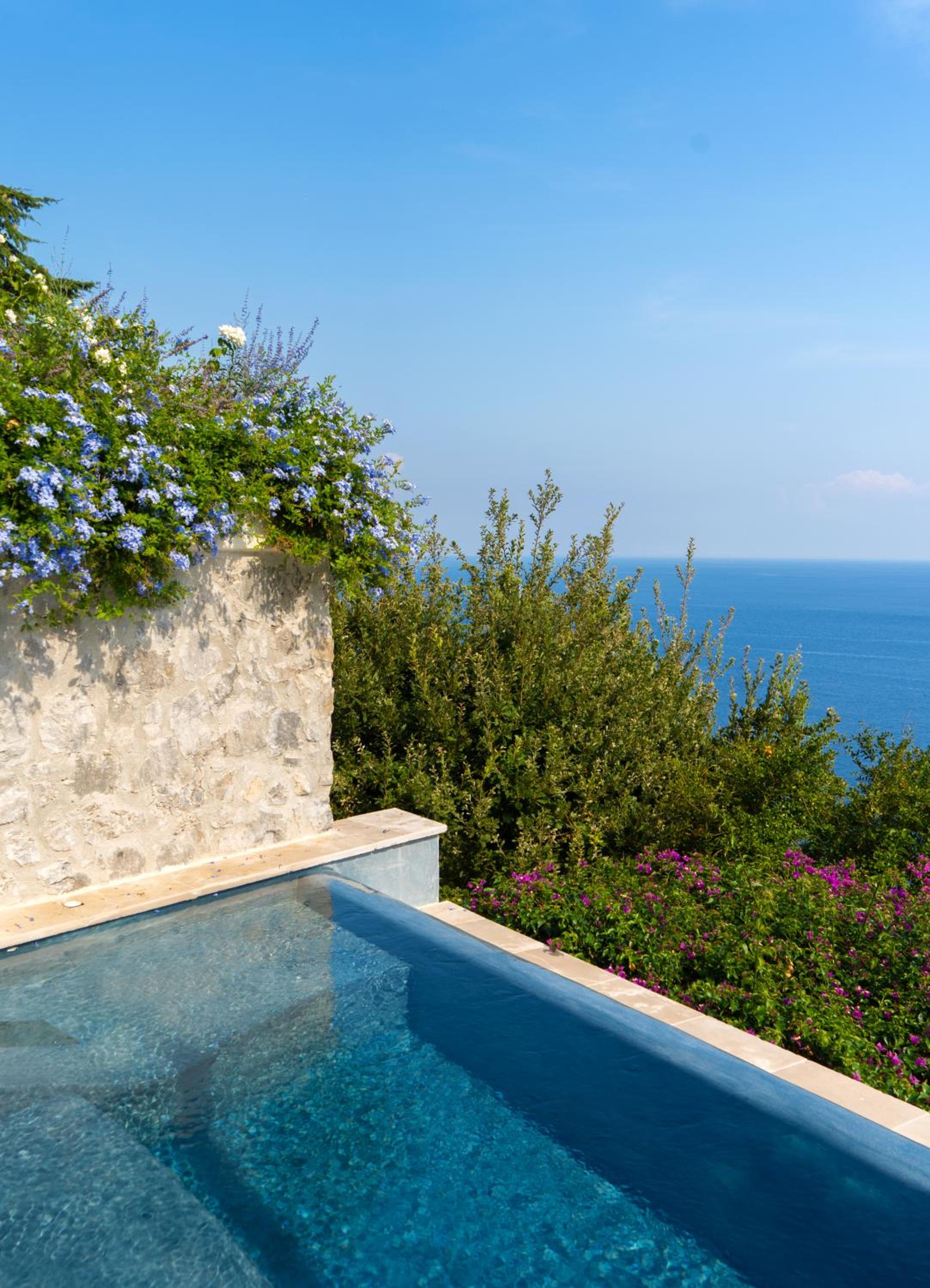 Suite with Private Pool - Photo 14