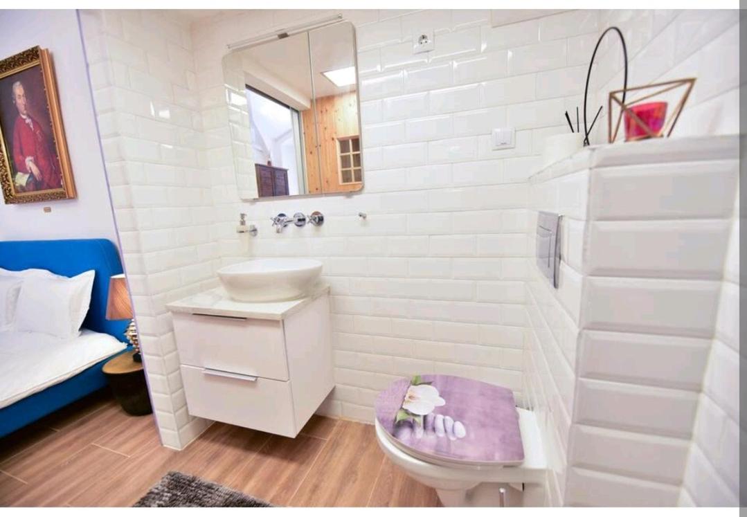 One-Bedroom Apartment - Photo 7