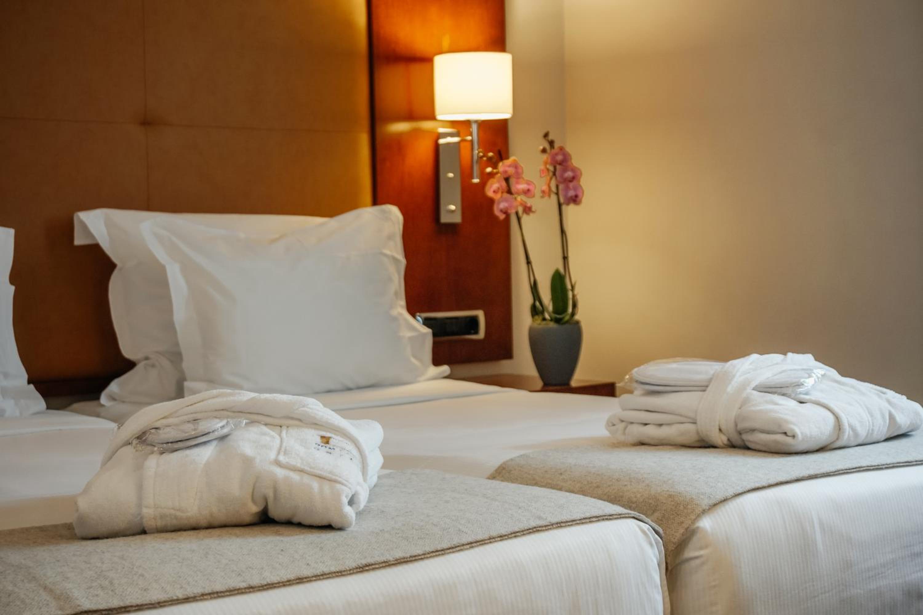 Double or Twin Room - Photo 9
