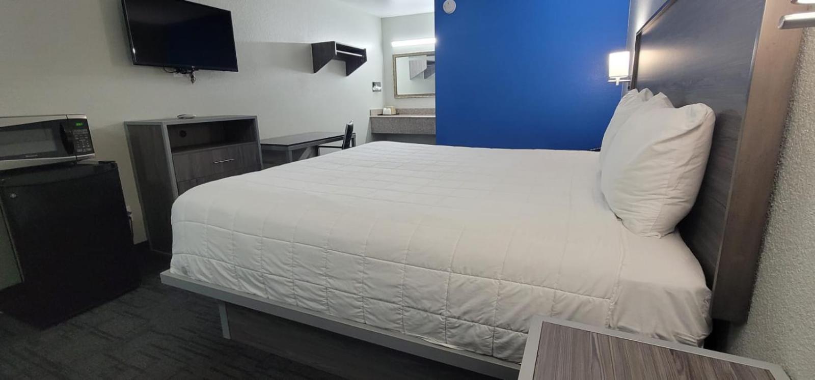 Deluxe Queen Room