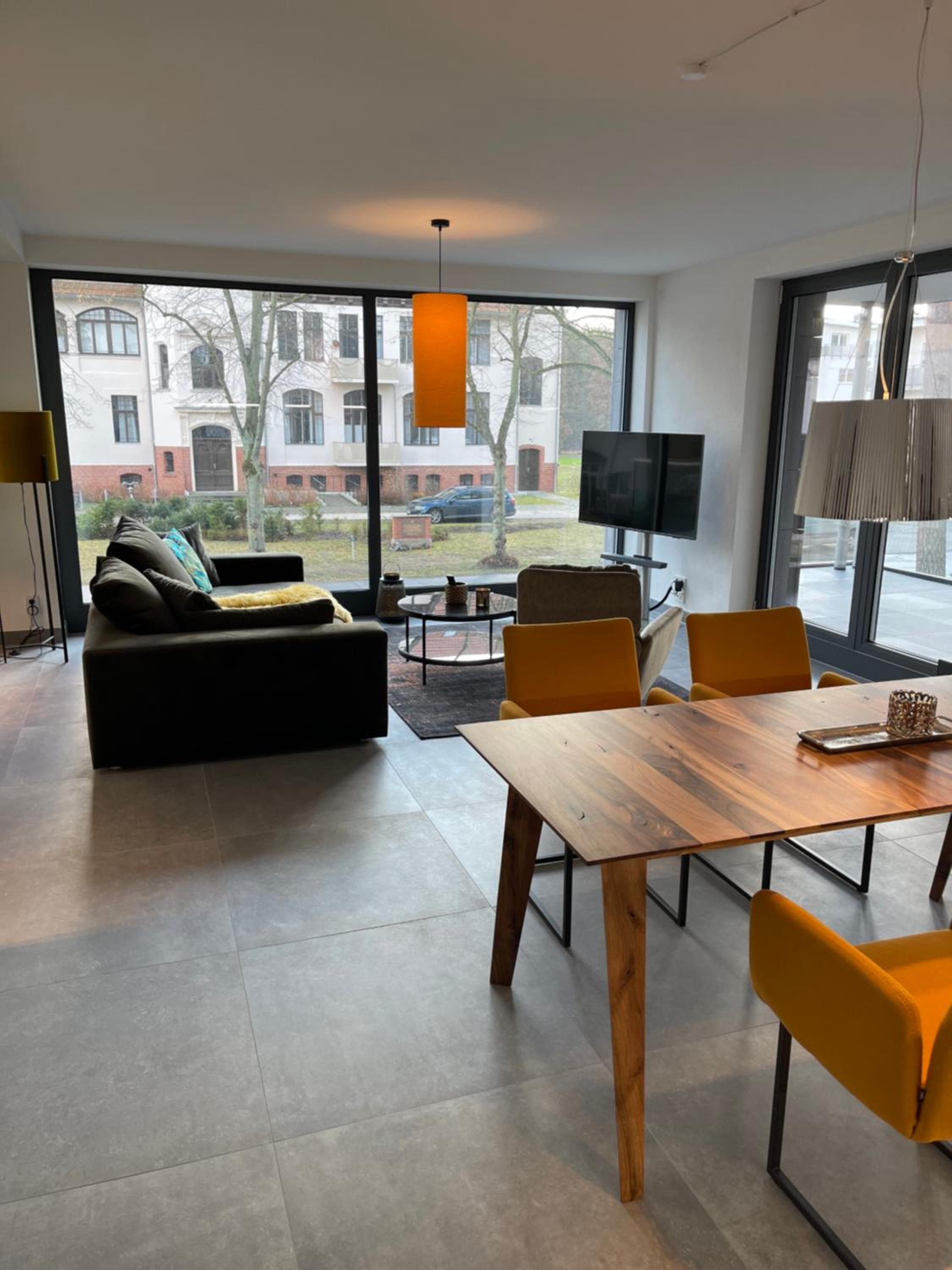 One-Bedroom Apartment photo 1