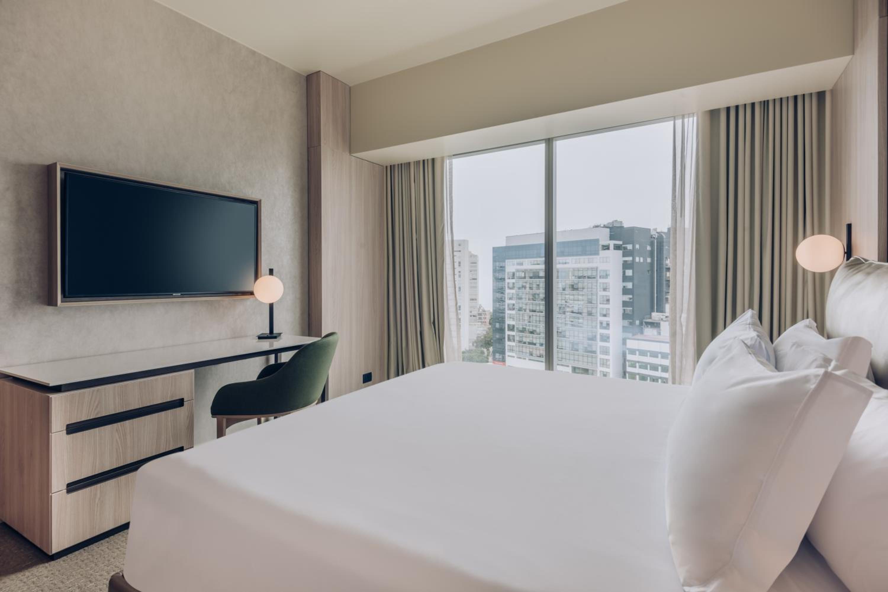 King Room with City View - Accessible - Photo 1