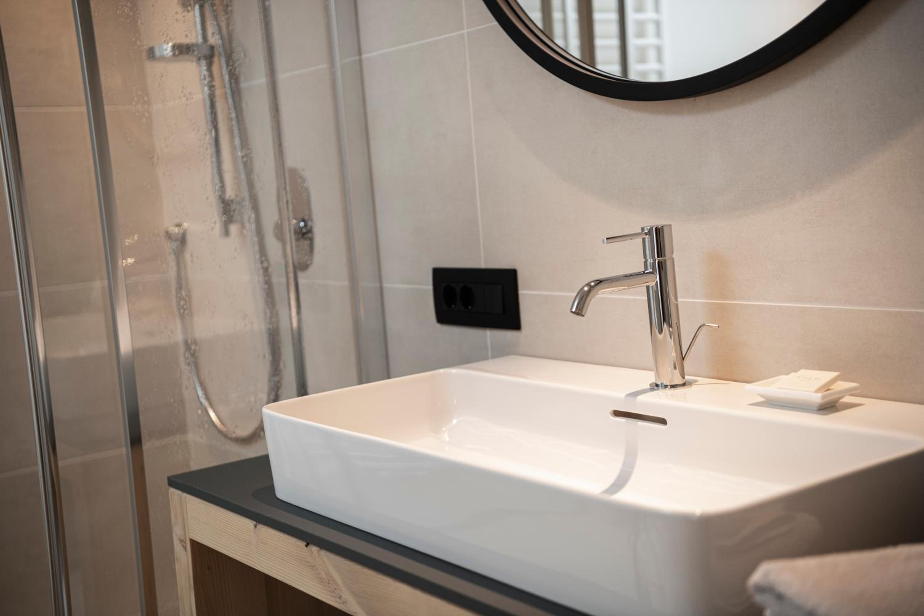 Deluxe Double or Twin Room photo 3