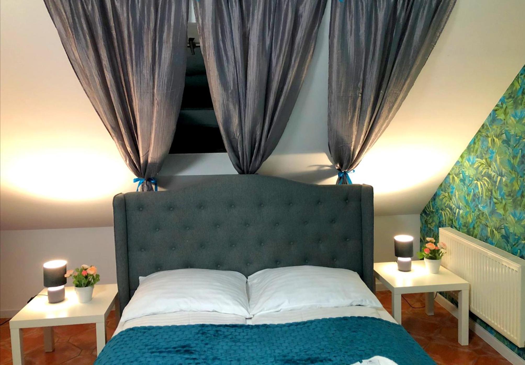 Apartment with Balcony - Photo 6