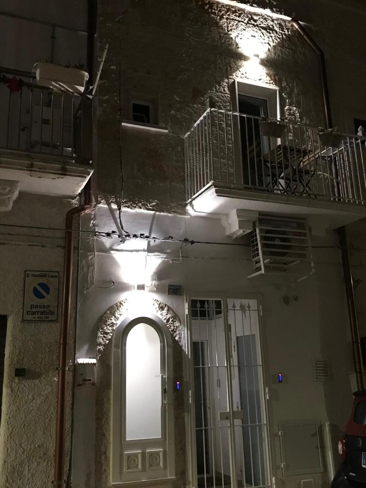 Double Room with Balcony - Photo 9