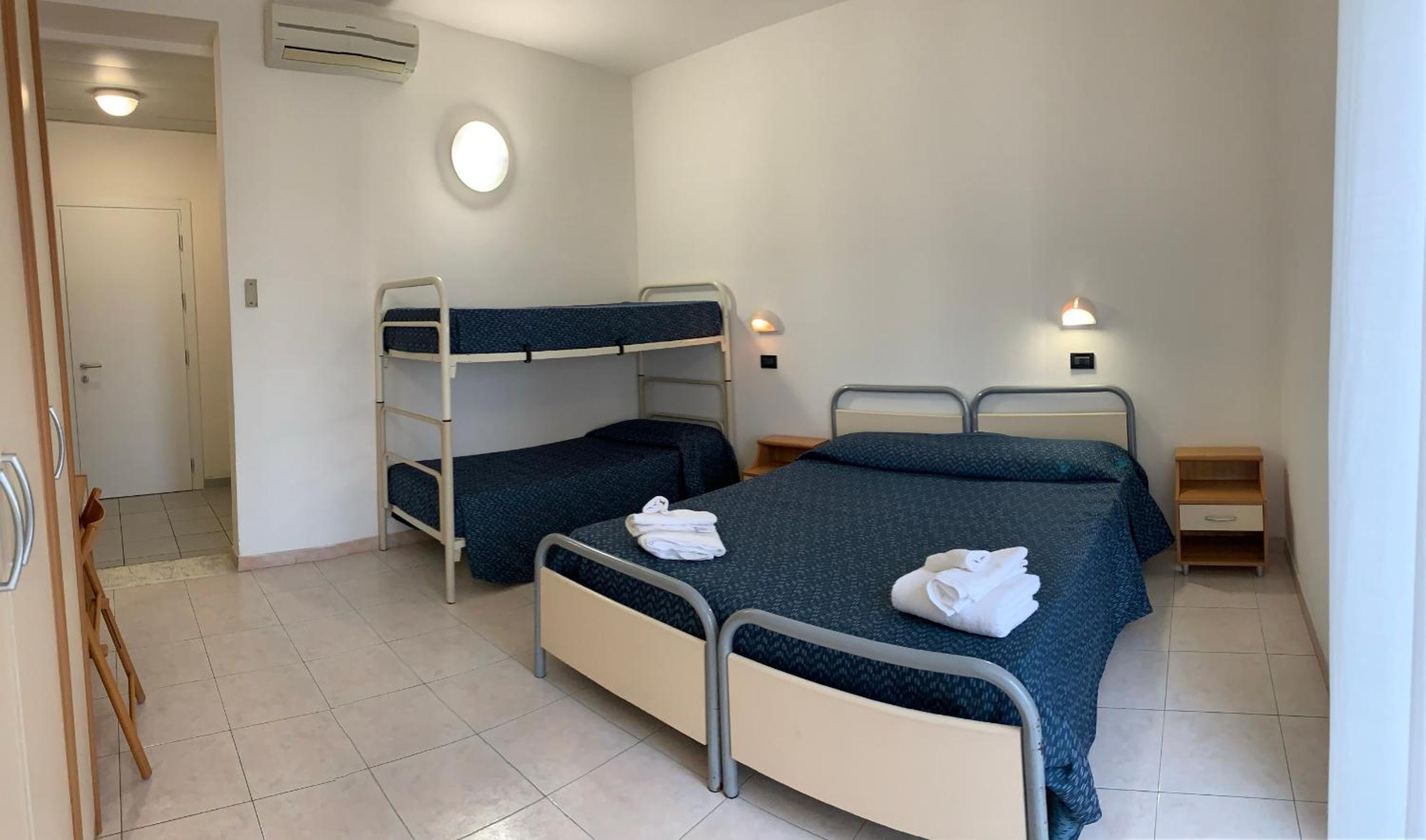 Quadruple Room with Balcony - Photo 26