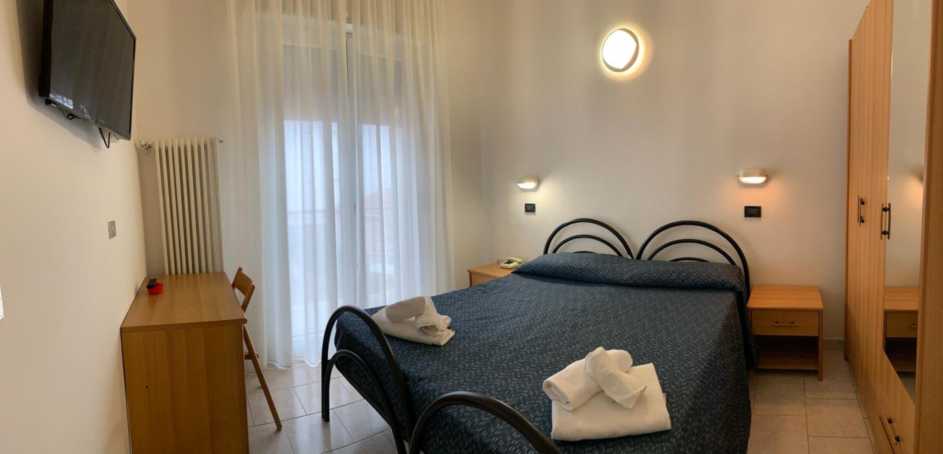 Double or Twin Room with Balcony - Photo 21