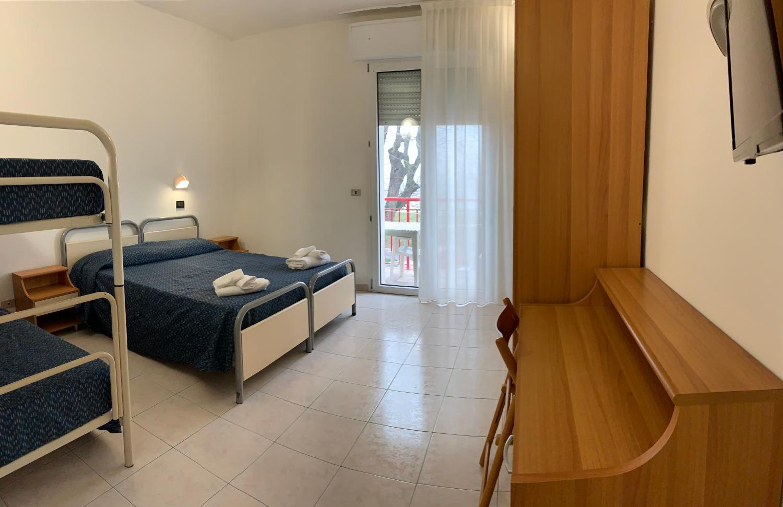Quadruple Room with Balcony - Photo 1