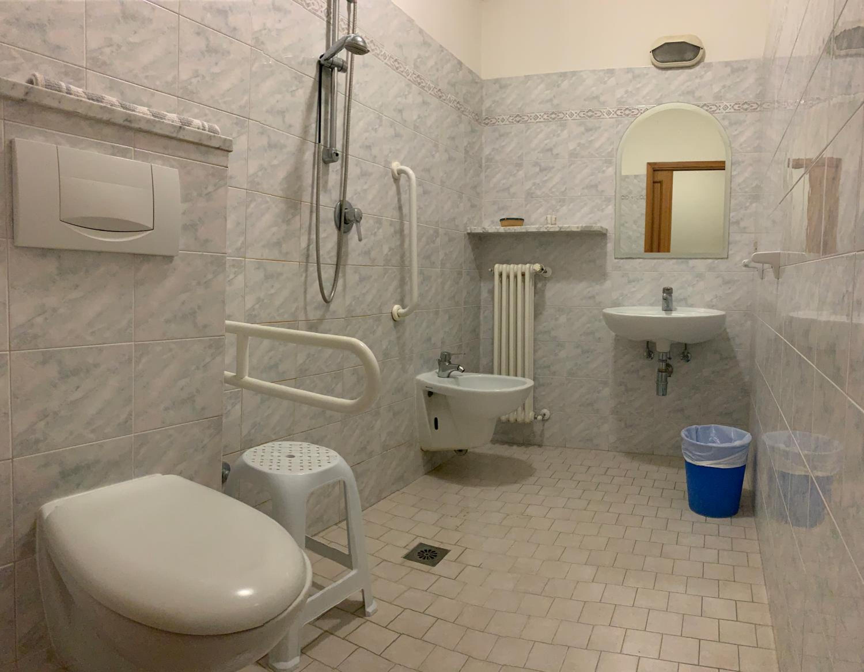 Quadruple Room with Balcony - Photo 16