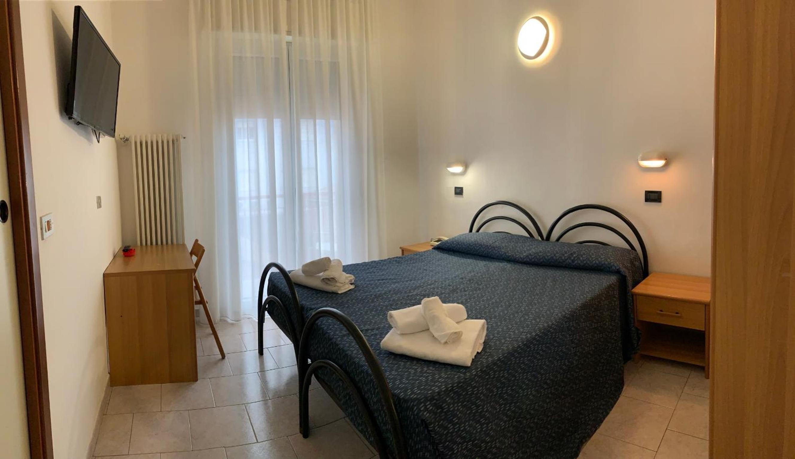Double or Twin Room with Balcony - Photo 22