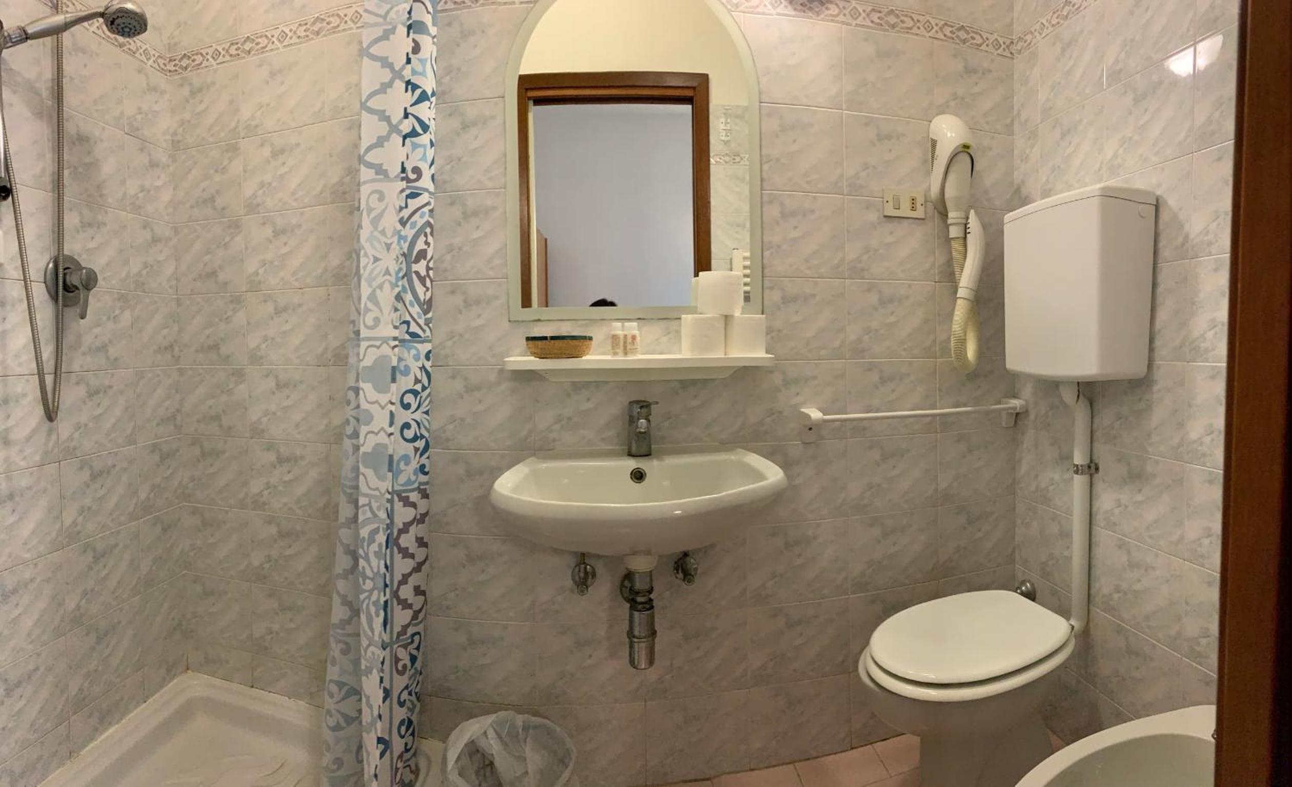 Double or Twin Room with Balcony - Photo 46