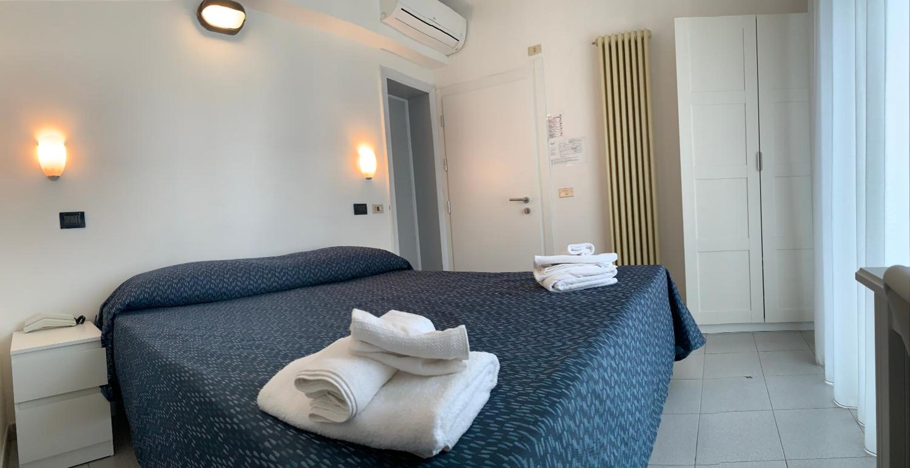 Double or Twin Room with Balcony - Photo 20