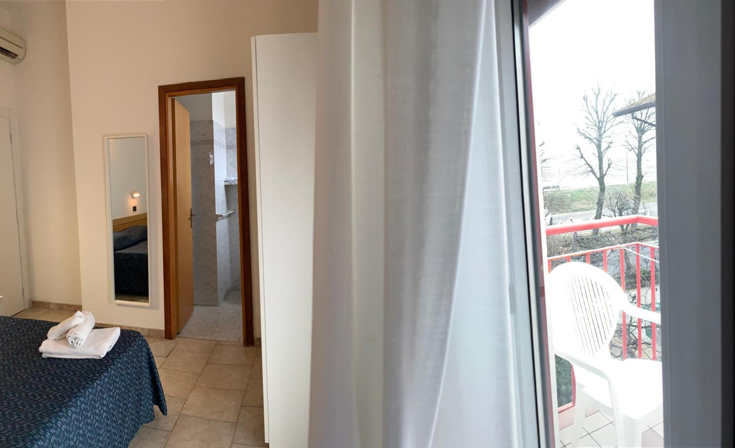 Double or Twin Room with Balcony - Photo 28