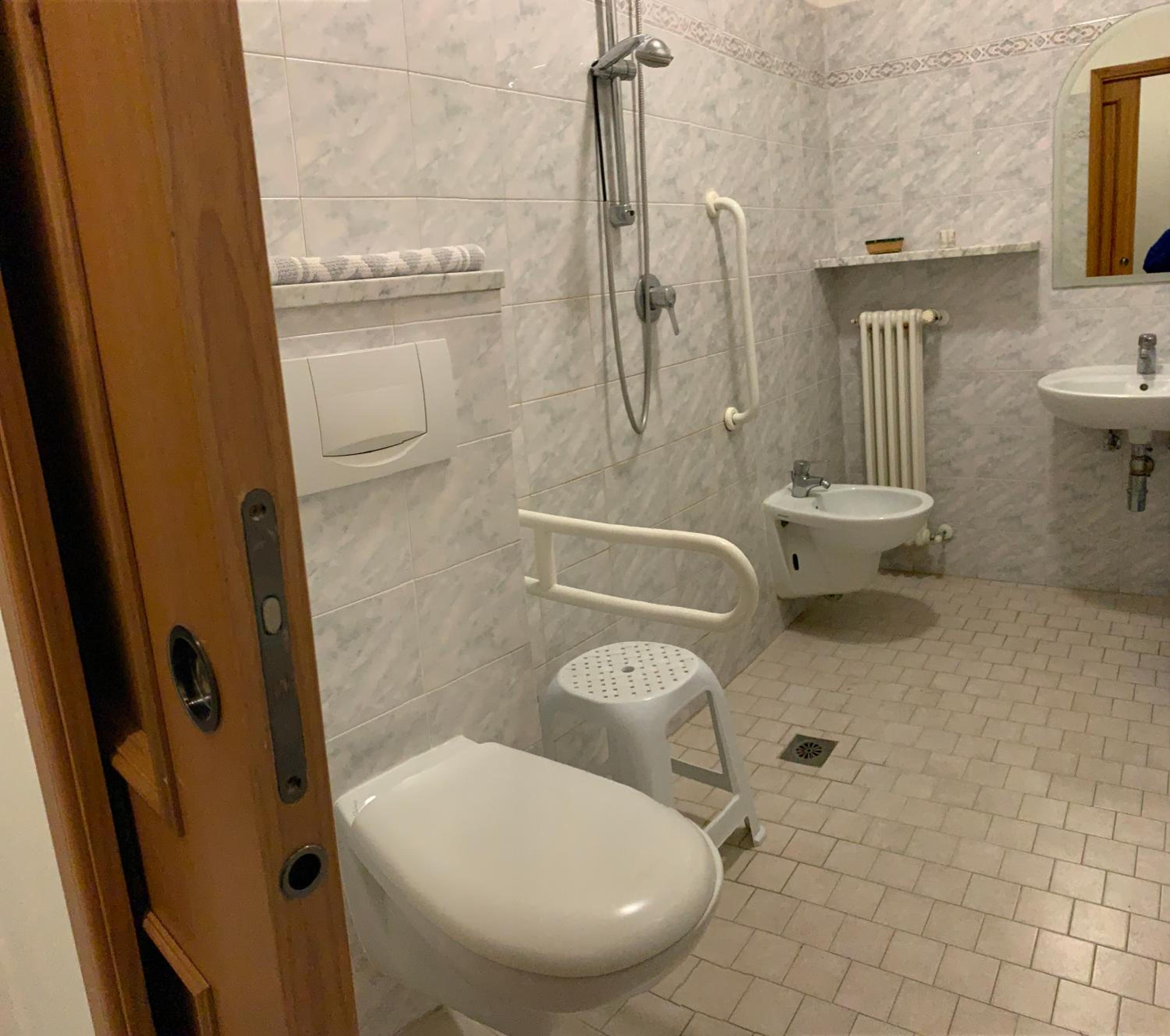Quadruple Room with Balcony - Photo 37