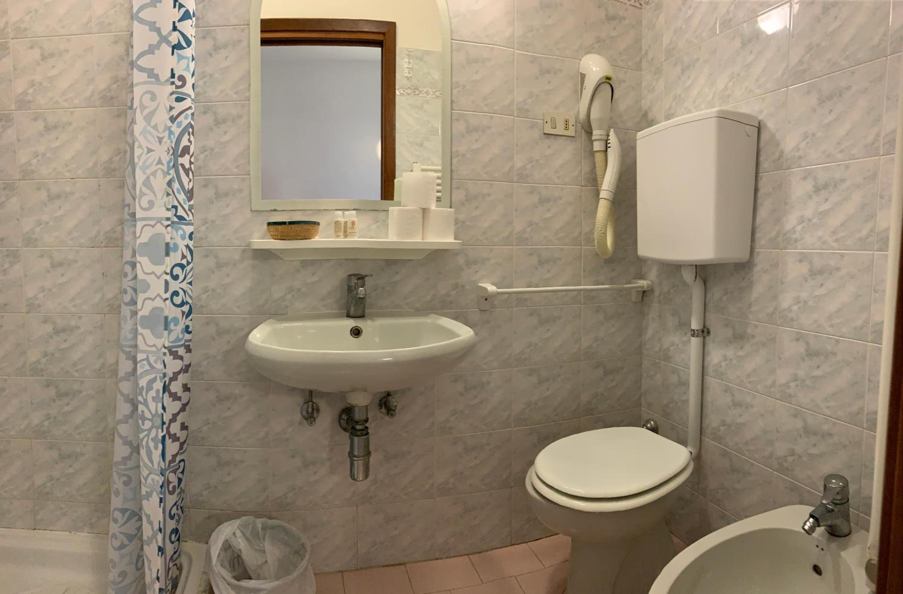 Double or Twin Room with Balcony - Photo 30