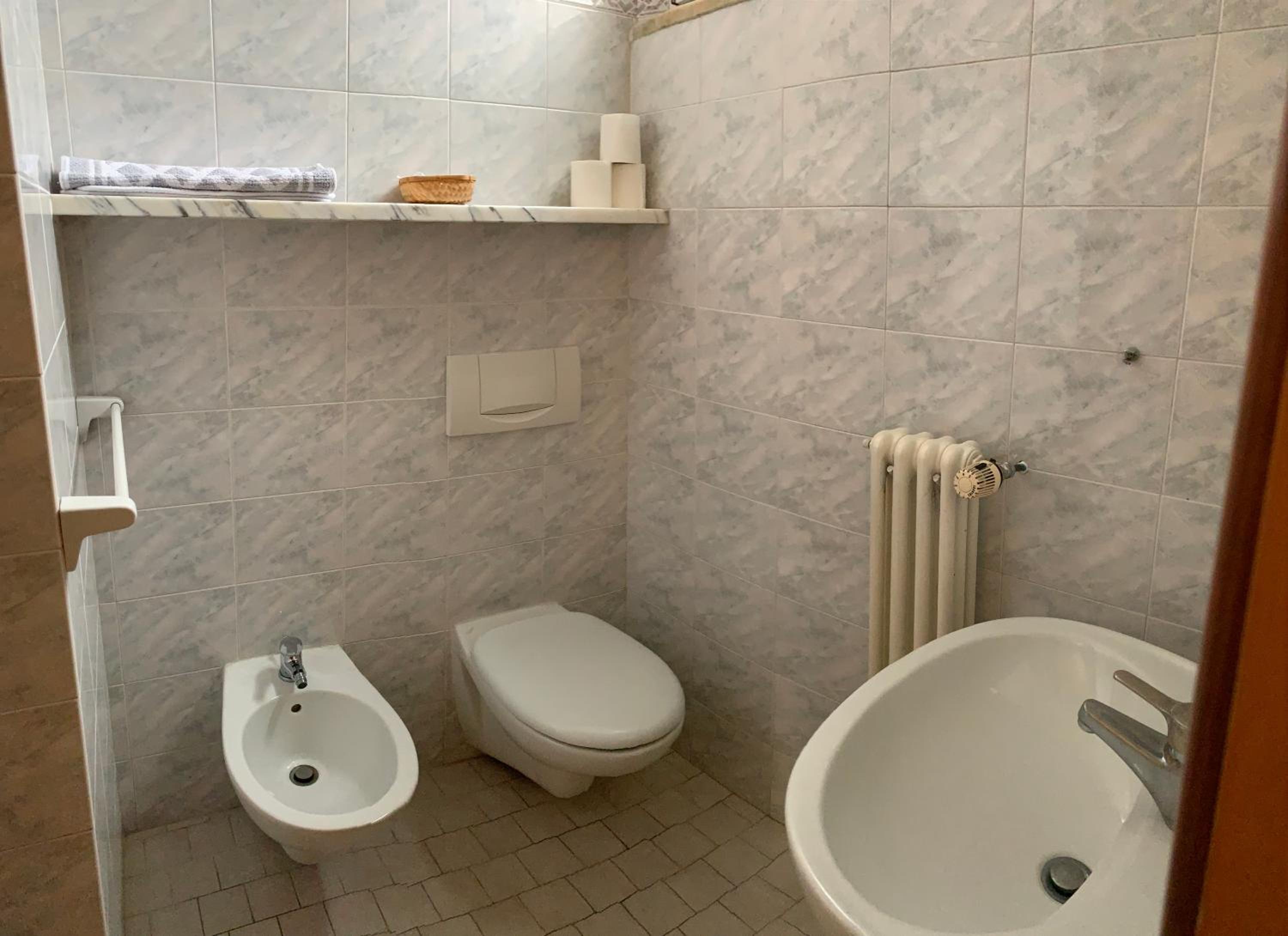 Double or Twin Room with Balcony - Photo 31