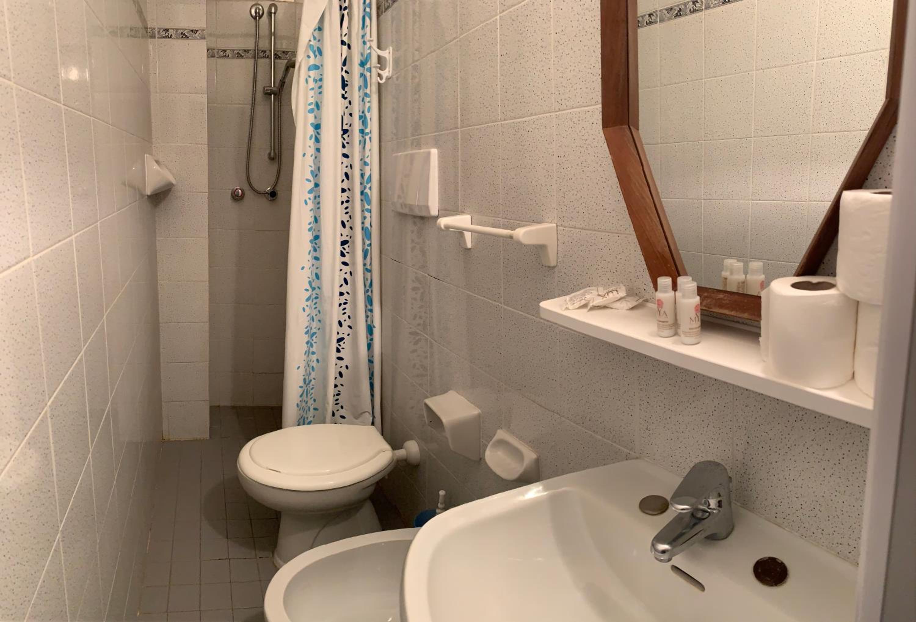 Double or Twin Room with Balcony - Photo 32
