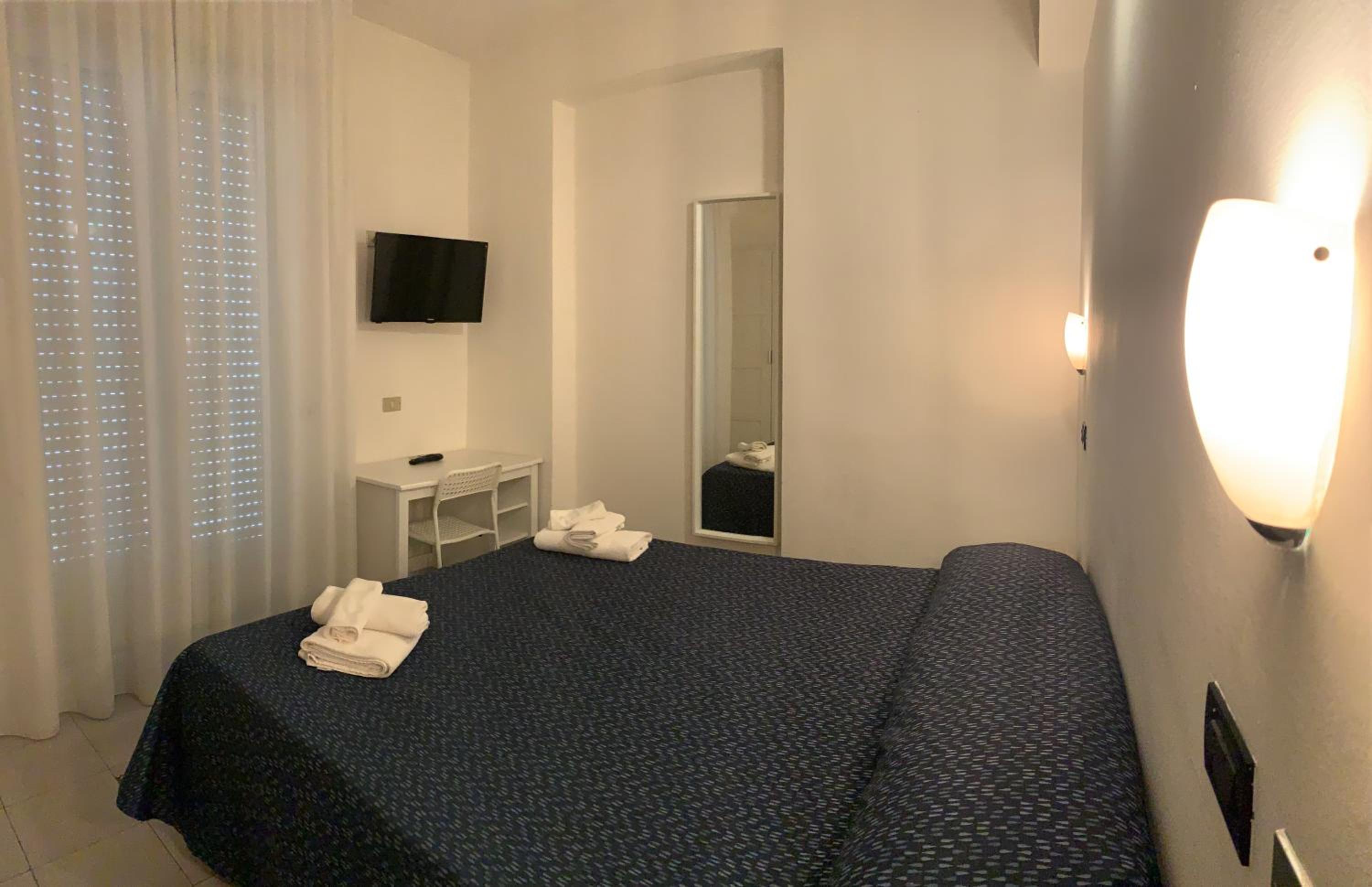 Double or Twin Room with Balcony - Photo 38