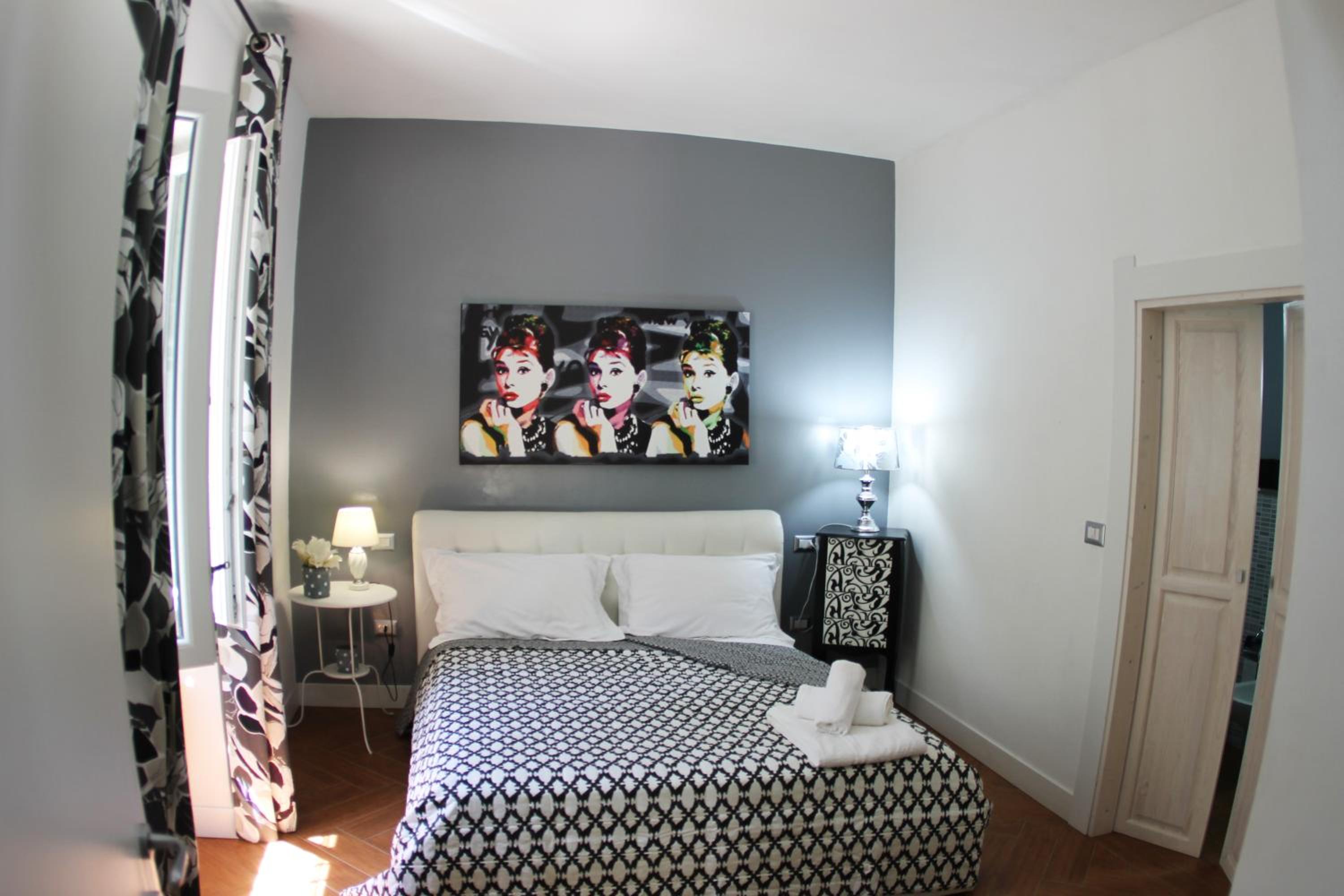 Deluxe Room - Photo 25