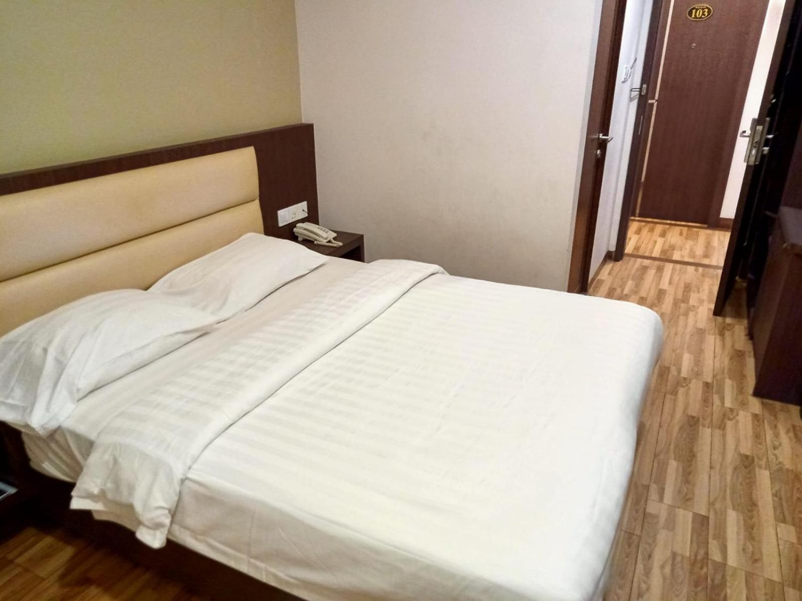 Deluxe Double Room photo 2