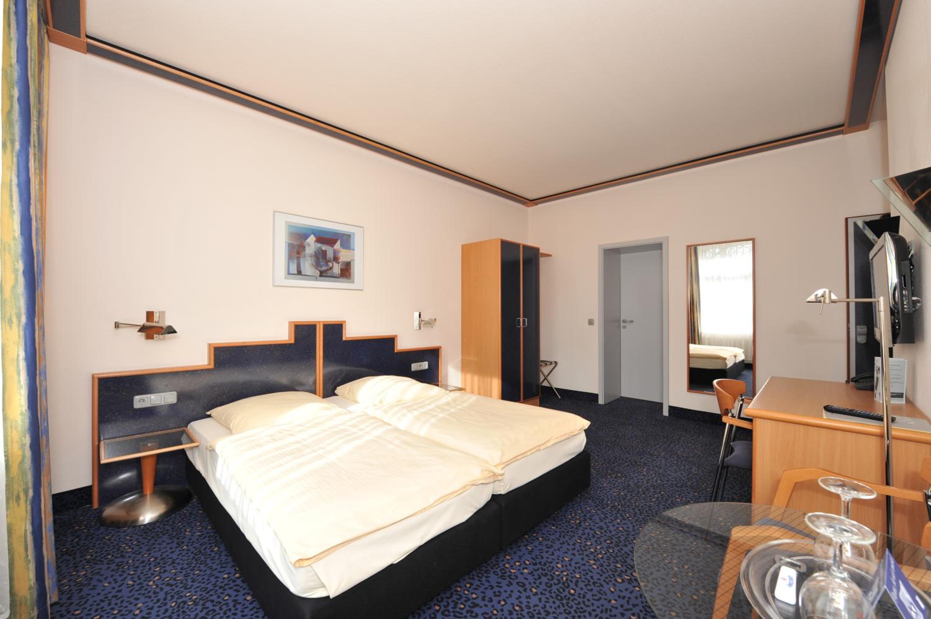 Double or Twin Room - Photo 7