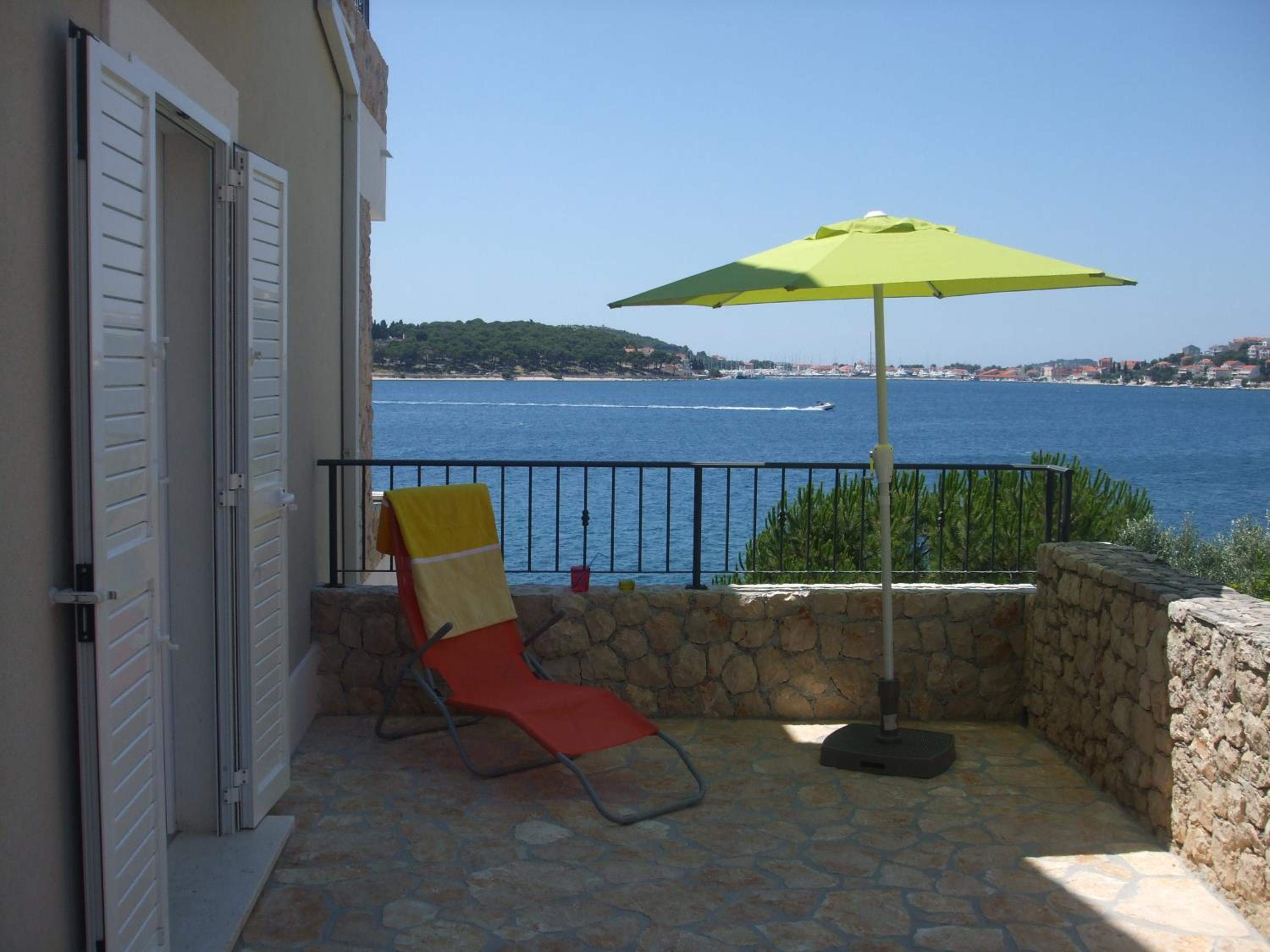 Apartment with Balcony photo 2