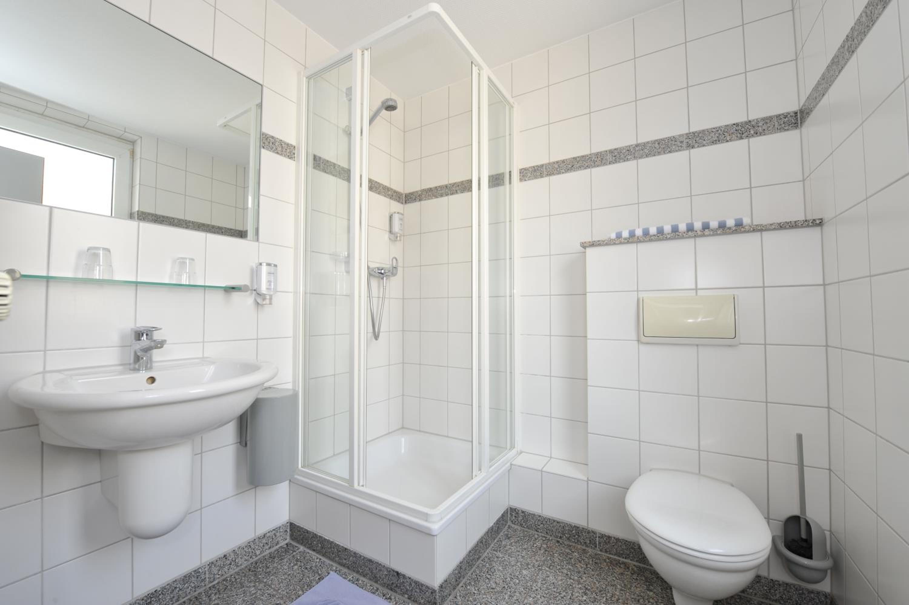 Double or Twin Room - Photo 5