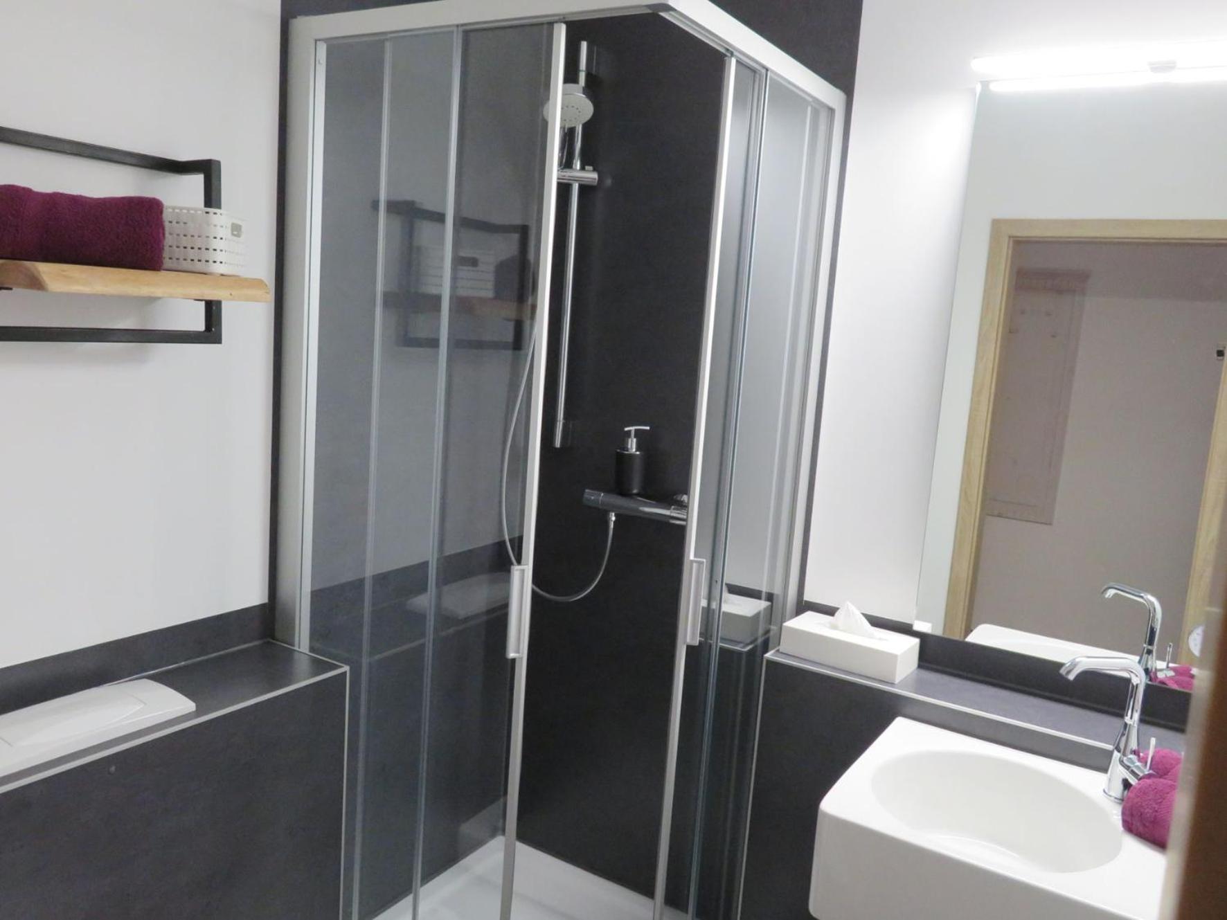 Double Room - Photo 8