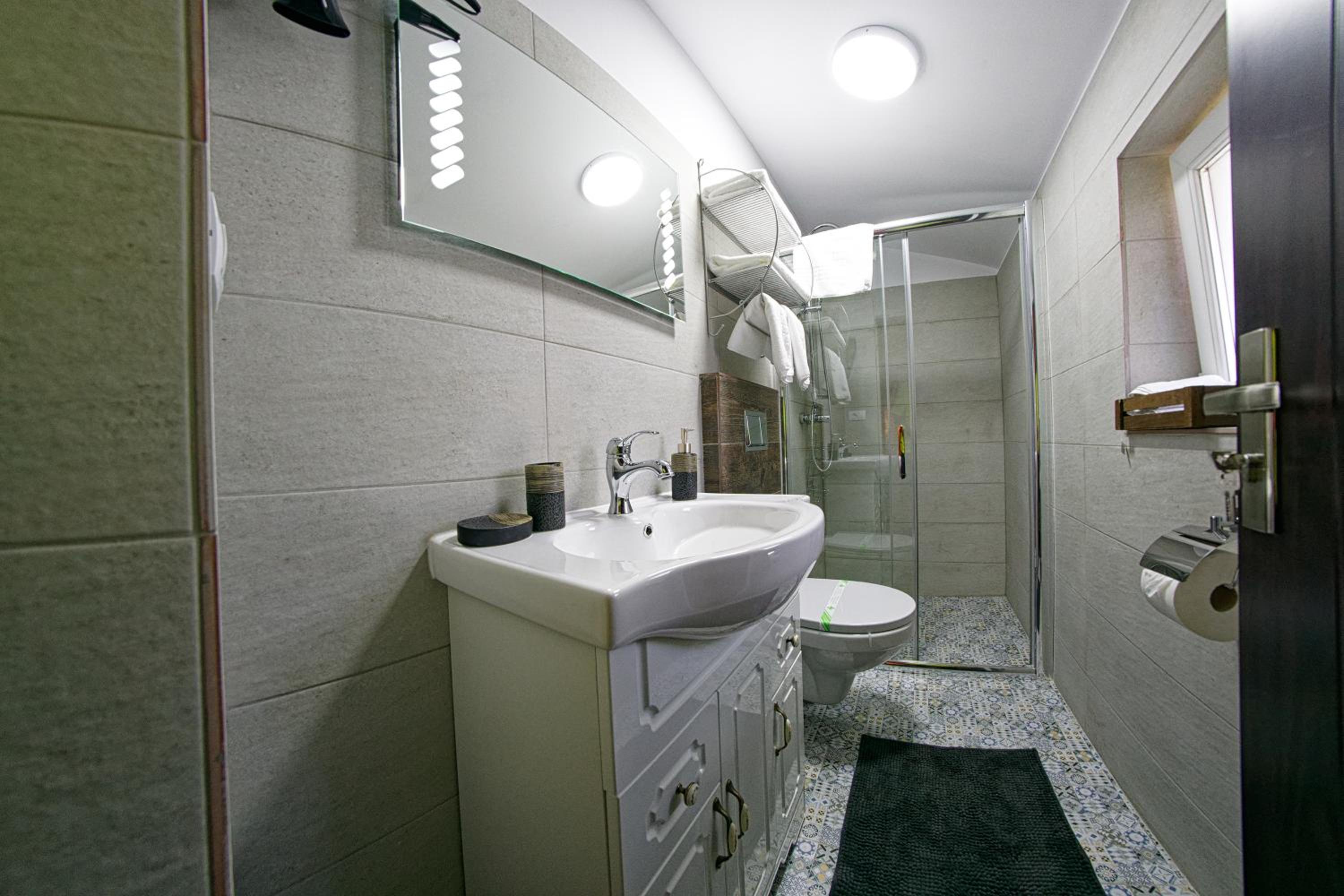 Double Room with Private Bathroom - Photo 5