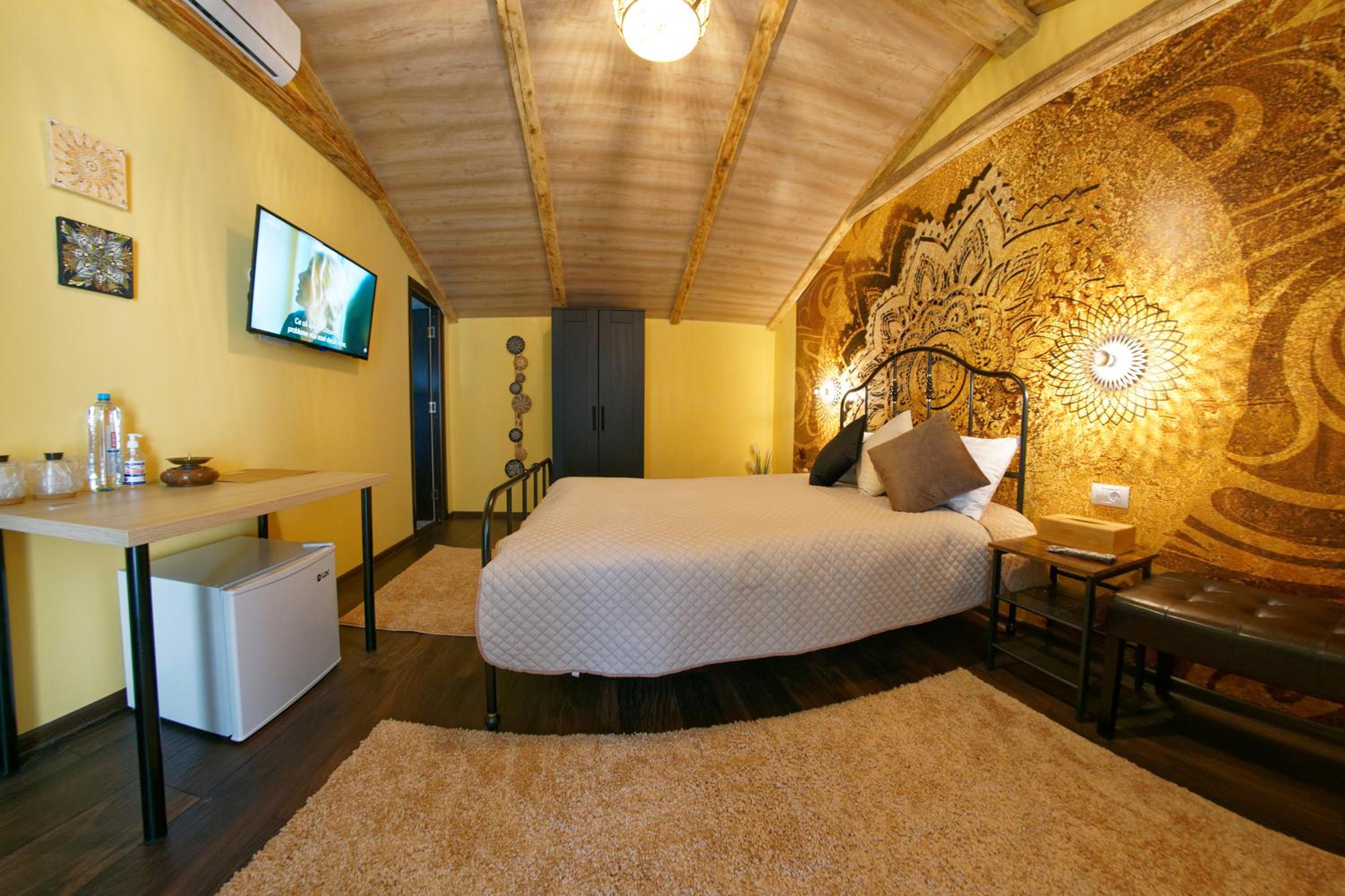 Double Room with Private Bathroom - Photo 7