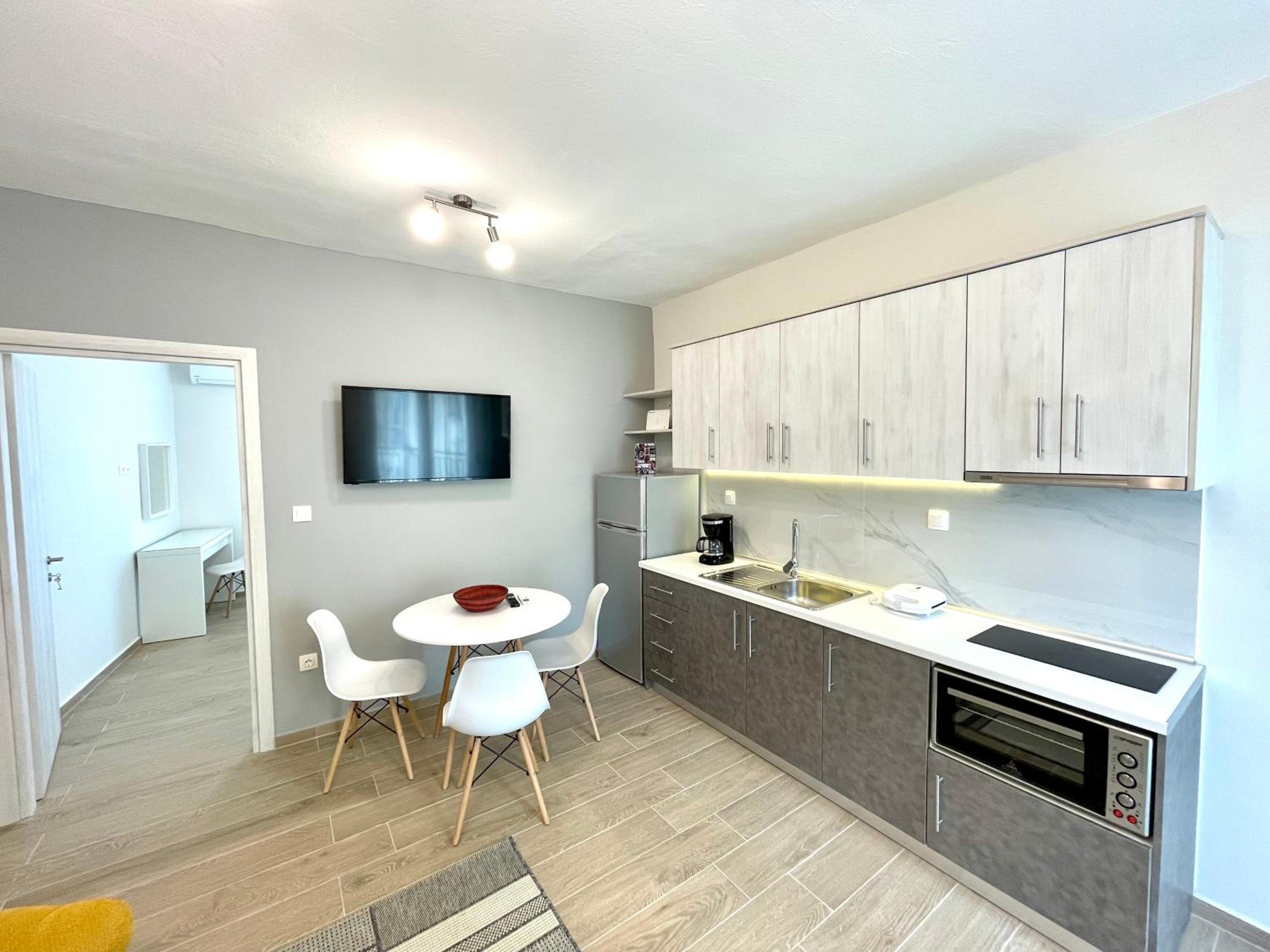 One-Bedroom Apartment - Photo 5