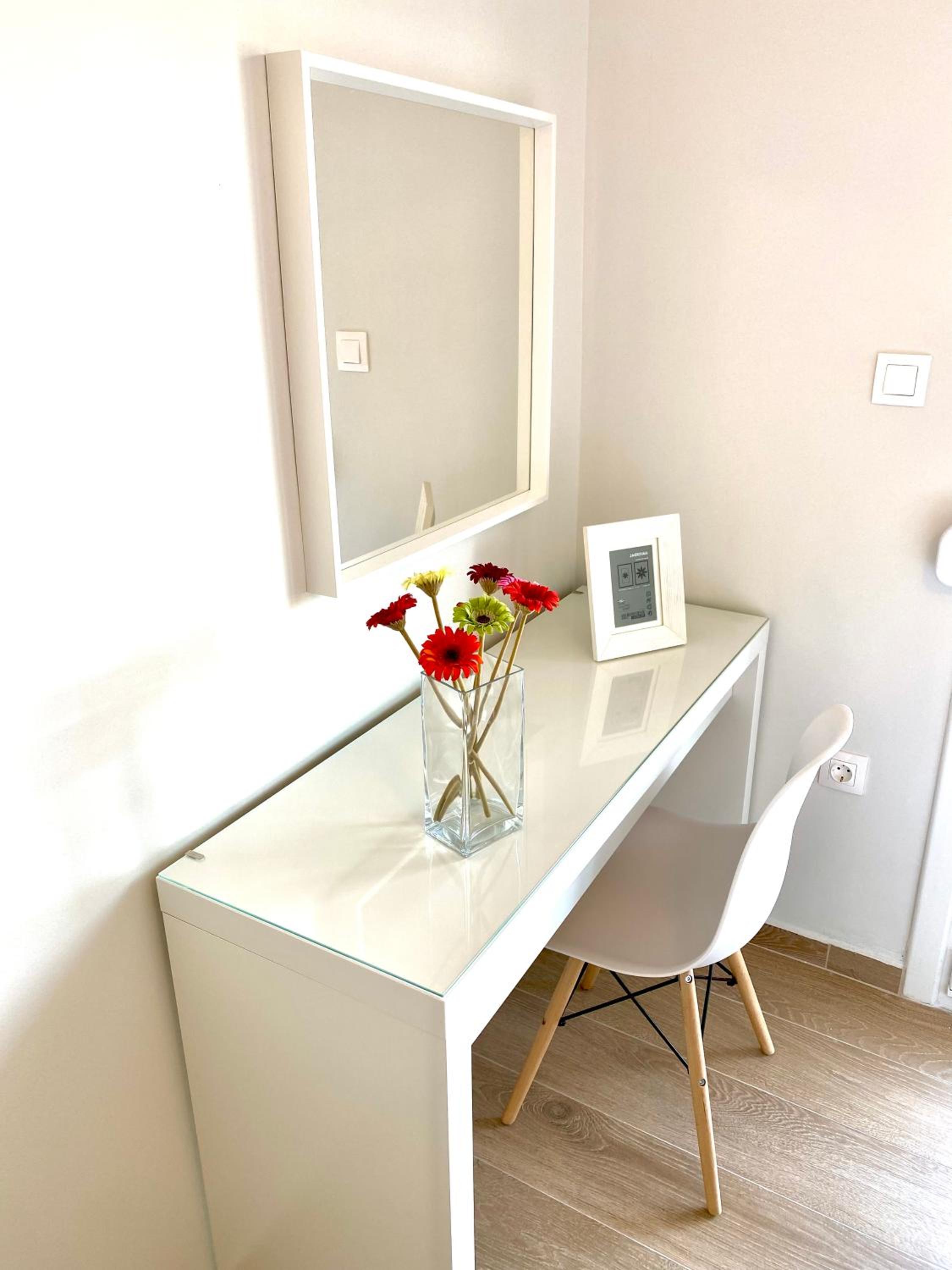 One-Bedroom Apartment - Photo 3