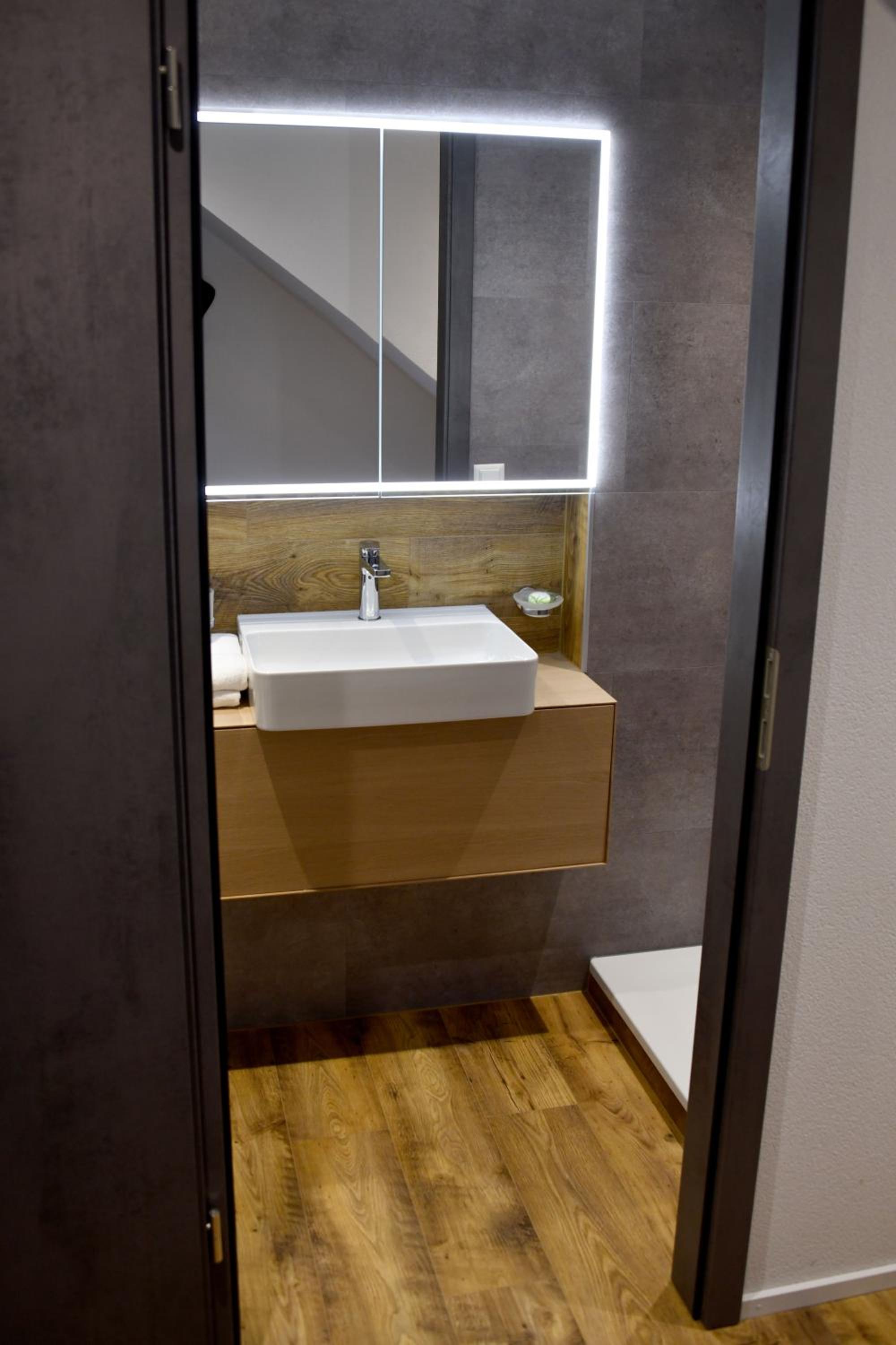 Apartment with Balcony - Photo 7