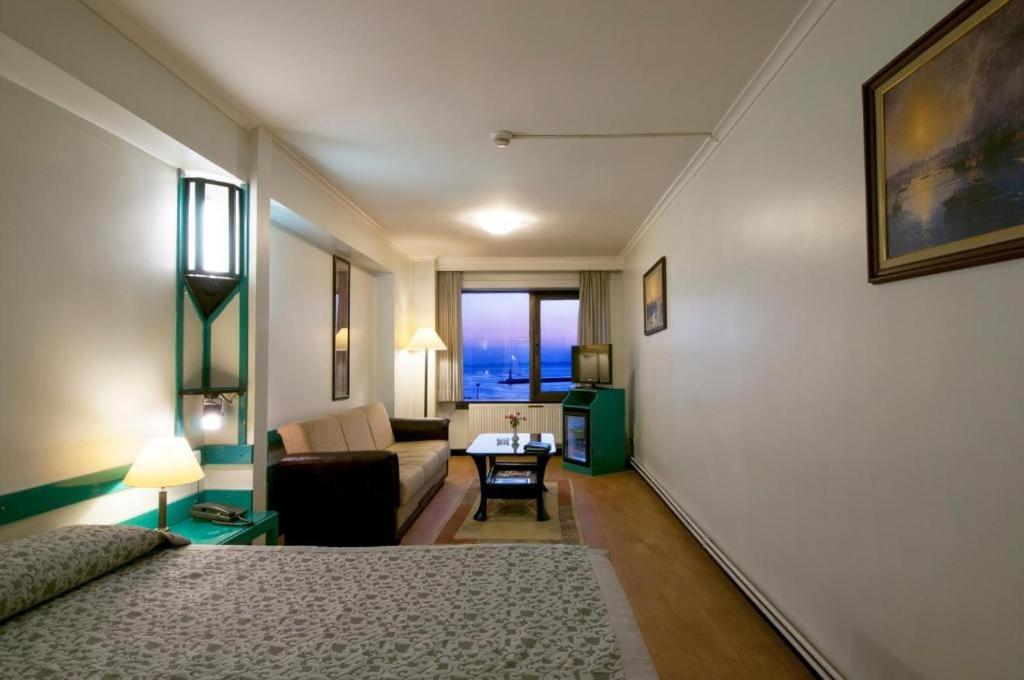 Standard Double or Twin Room photo 2