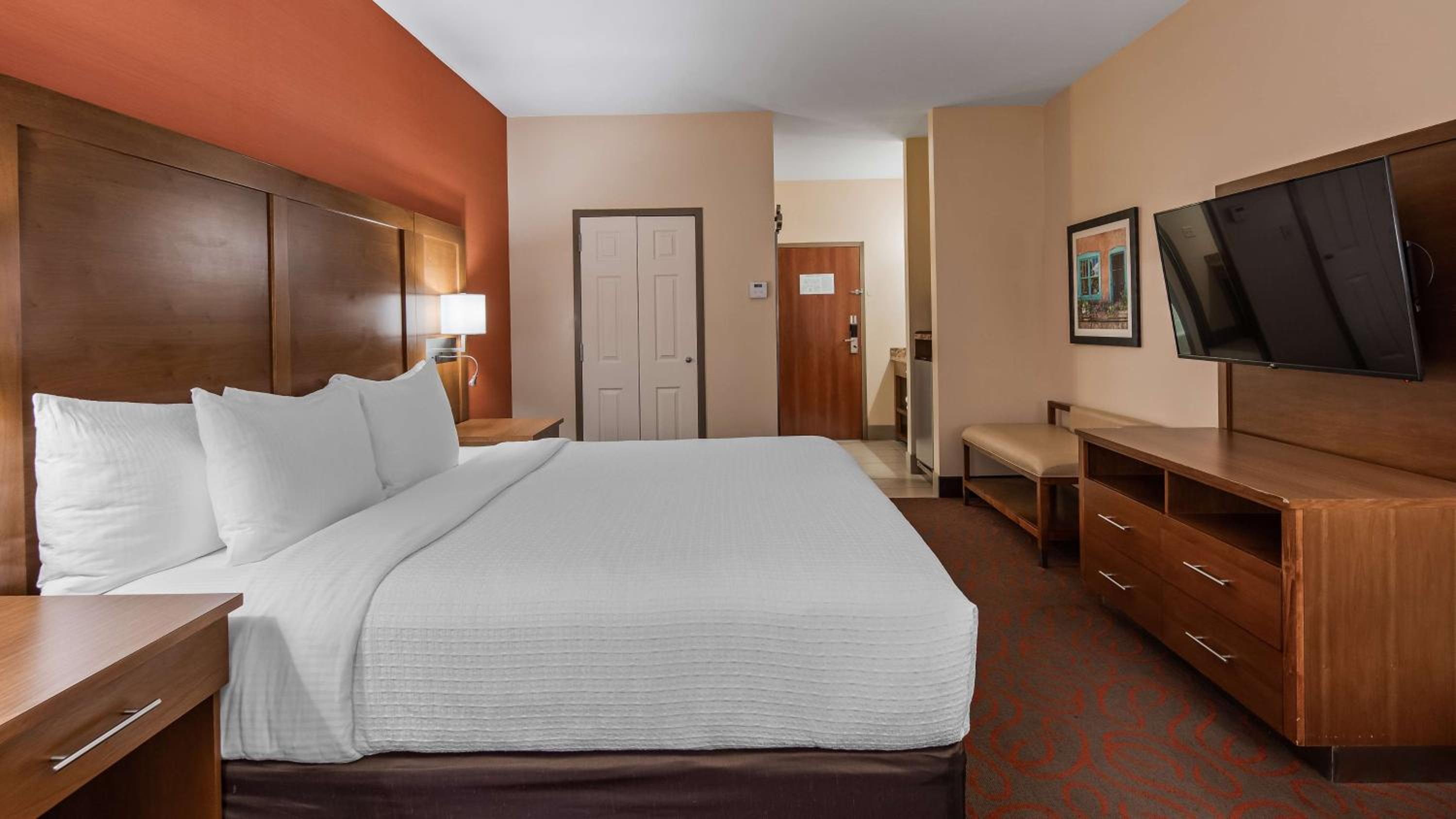 King Room - Non-Smoking - Photo 11