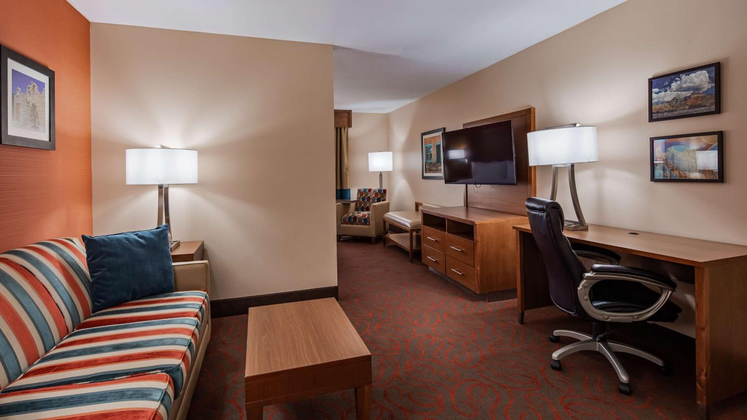 King Suite with Sofa Bed - Non-Smoking - Photo 5