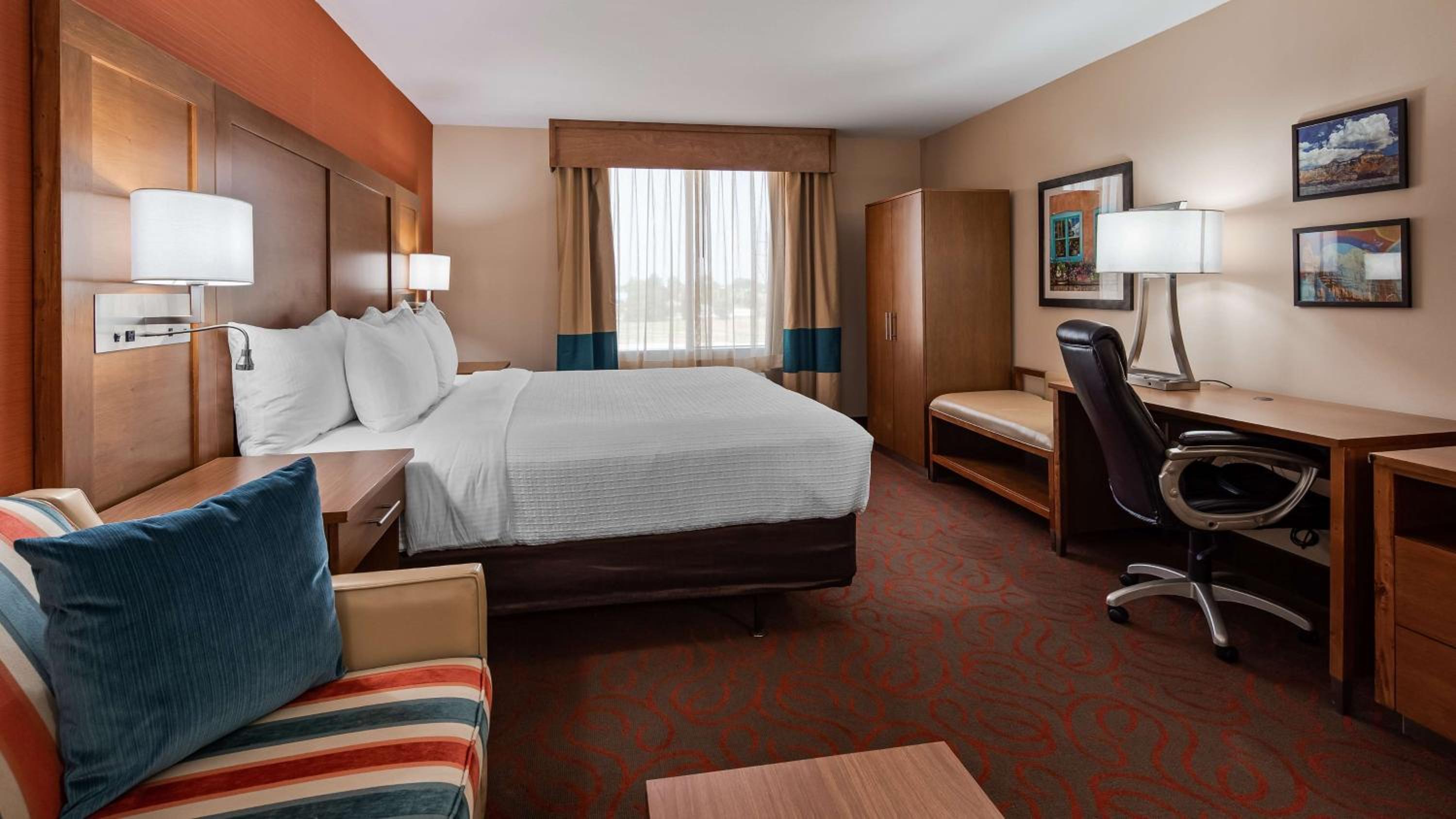 King Suite with Sofa Bed - Non-Smoking - Photo 11