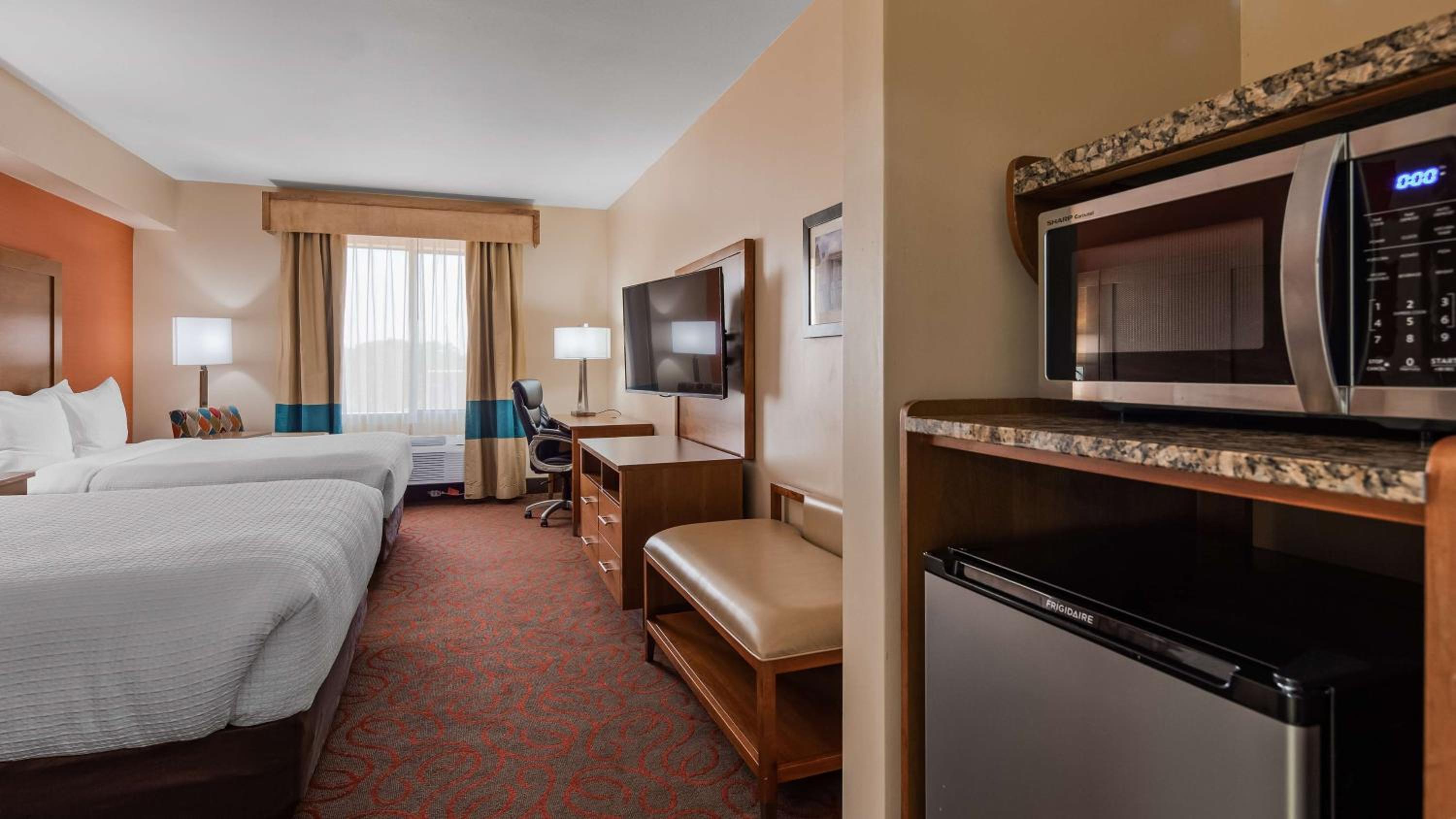 Queen Room with Two Queen Beds - Non-Smoking - Photo 2
