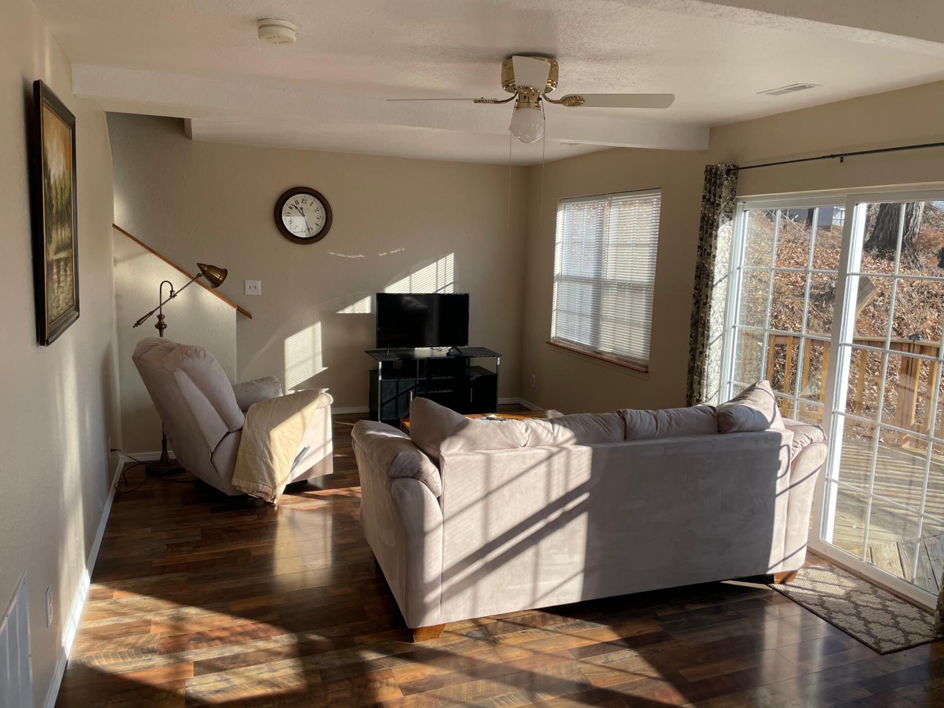 Six-Bedroom House photo 1