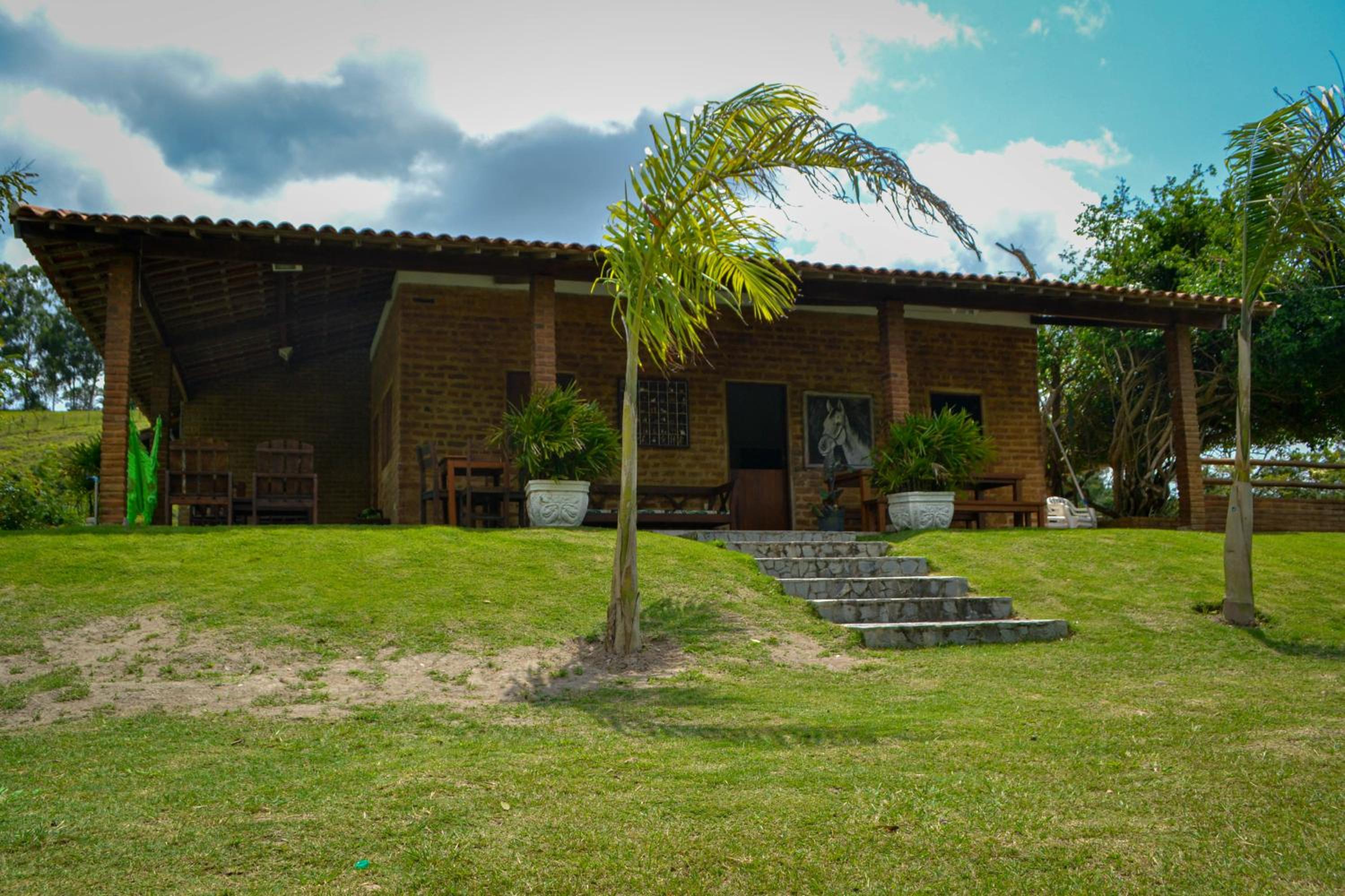 Five-Bedroom House photo 3