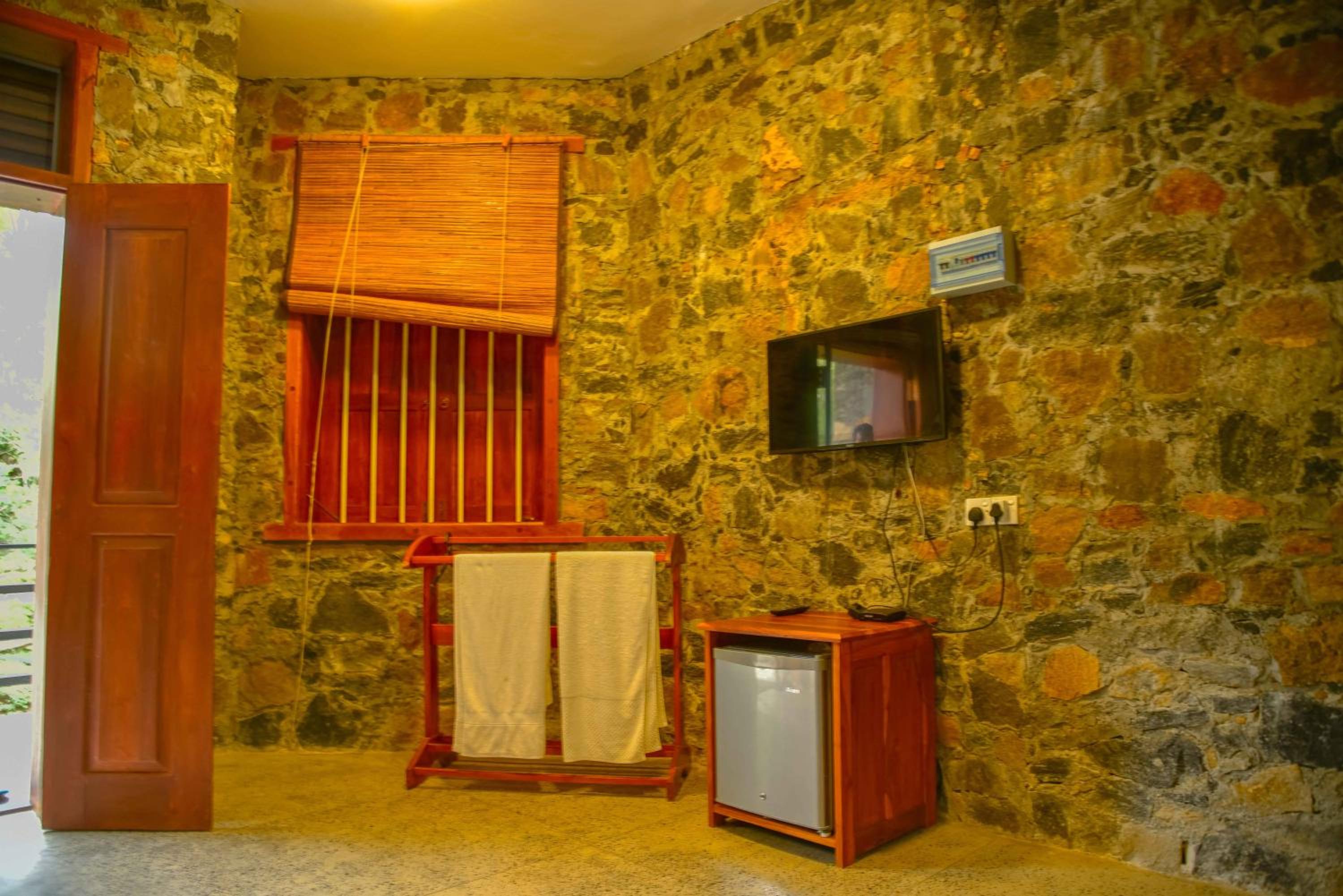 Superior Double or Twin Room with Lake View photo 3