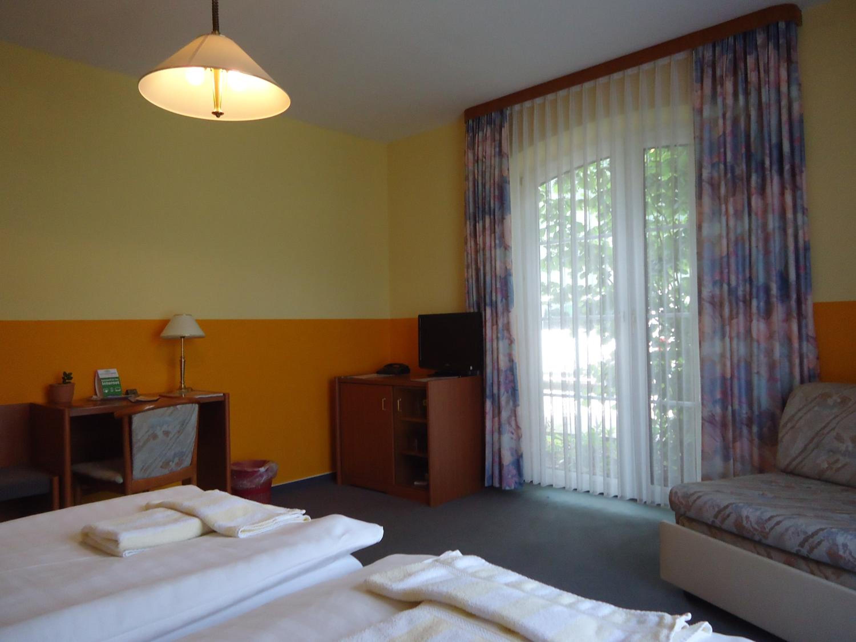 Double Room - Photo 10