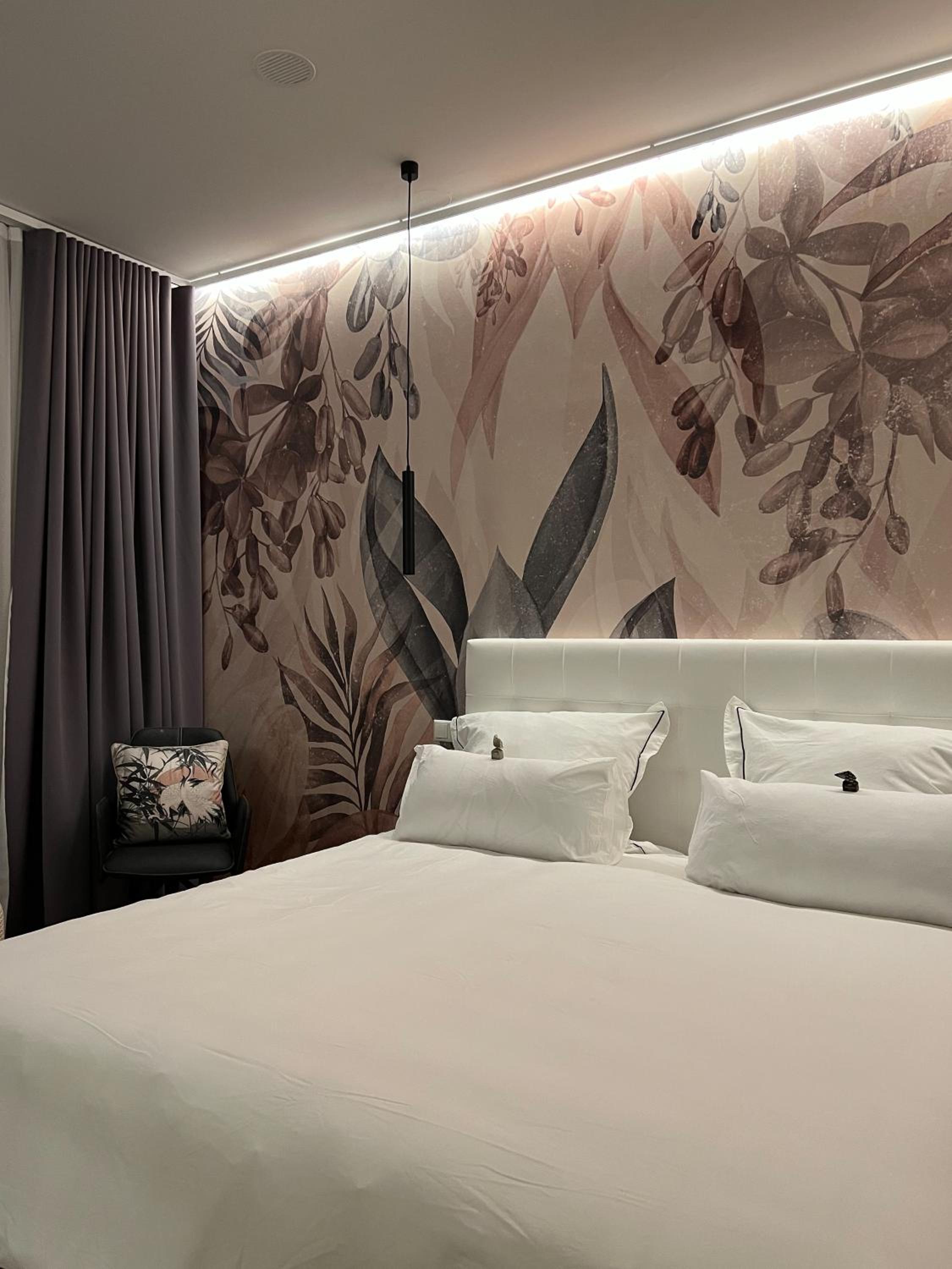 Deluxe Double Room - Photo 10
